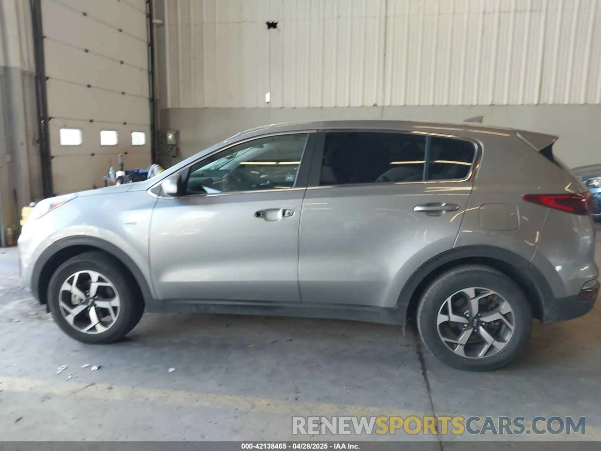 14 Photograph of a damaged car KNDPMCAC1L7832469 KIA SPORTAGE 2020