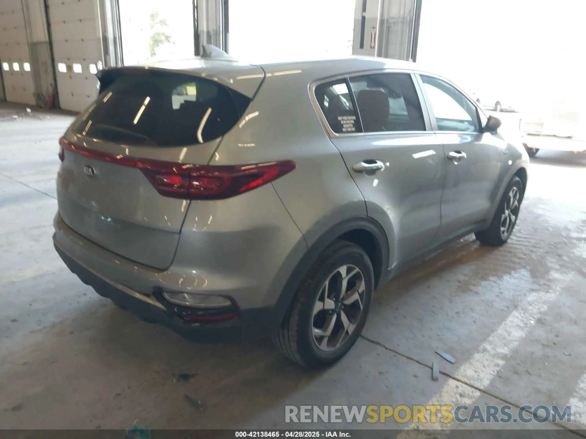 4 Photograph of a damaged car KNDPMCAC1L7832469 KIA SPORTAGE 2020