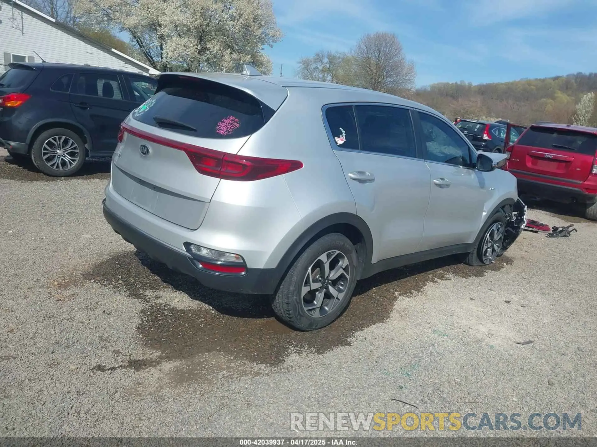 4 Photograph of a damaged car KNDPMCAC2L7801893 KIA SPORTAGE 2020