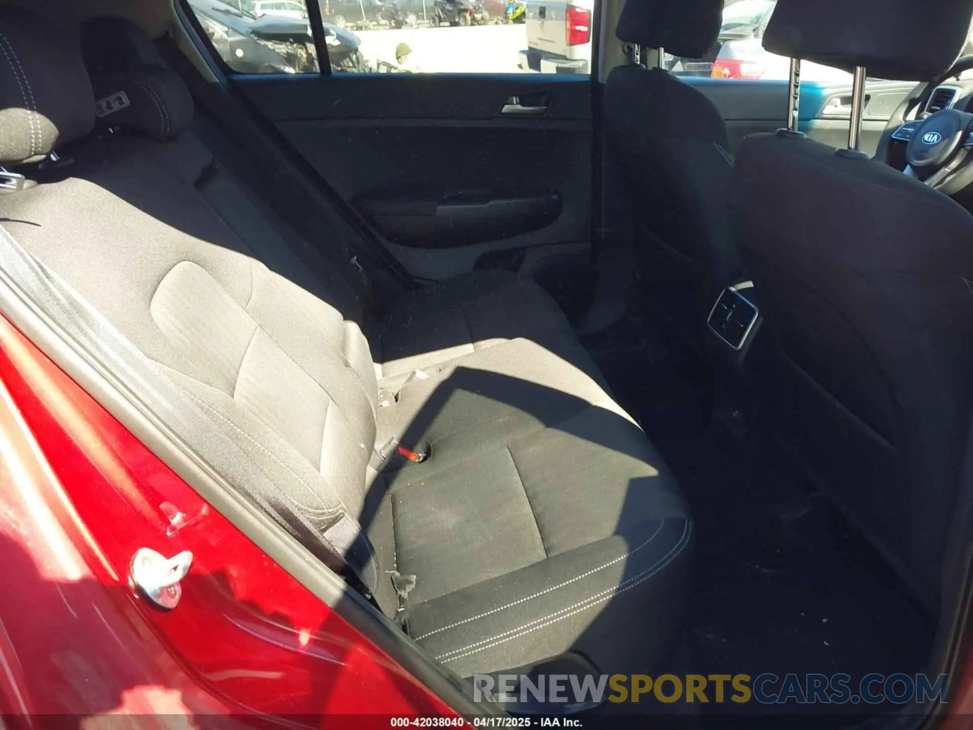8 Photograph of a damaged car KNDPMCAC4L7667162 KIA SPORTAGE 2020