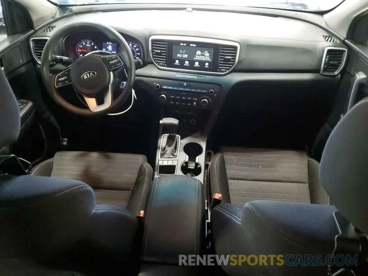 8 Photograph of a damaged car KNDPMCAC5L7732469 KIA SPORTAGE 2020