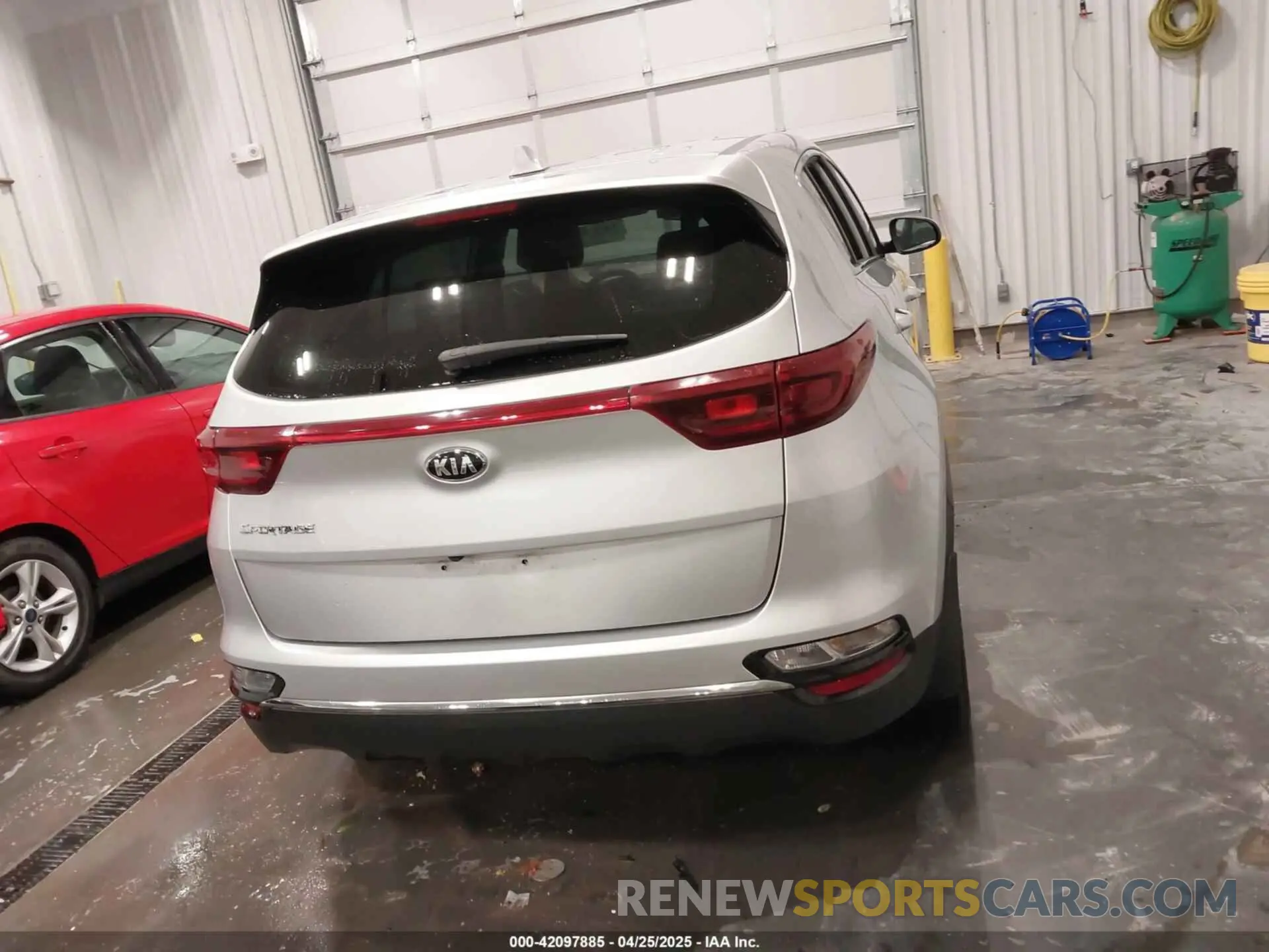 16 Photograph of a damaged car KNDPMCAC6L7634714 KIA SPORTAGE 2020