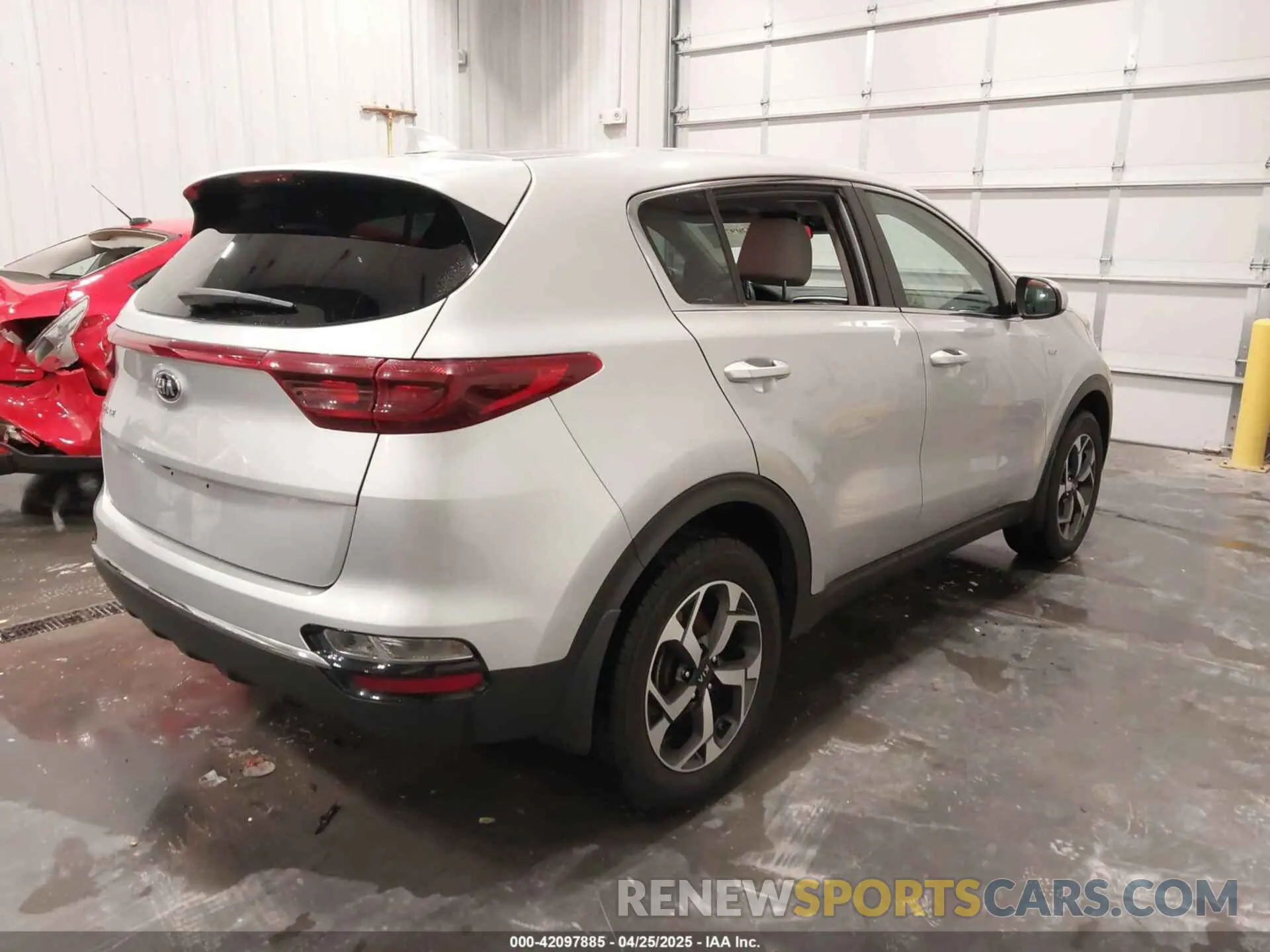 4 Photograph of a damaged car KNDPMCAC6L7634714 KIA SPORTAGE 2020