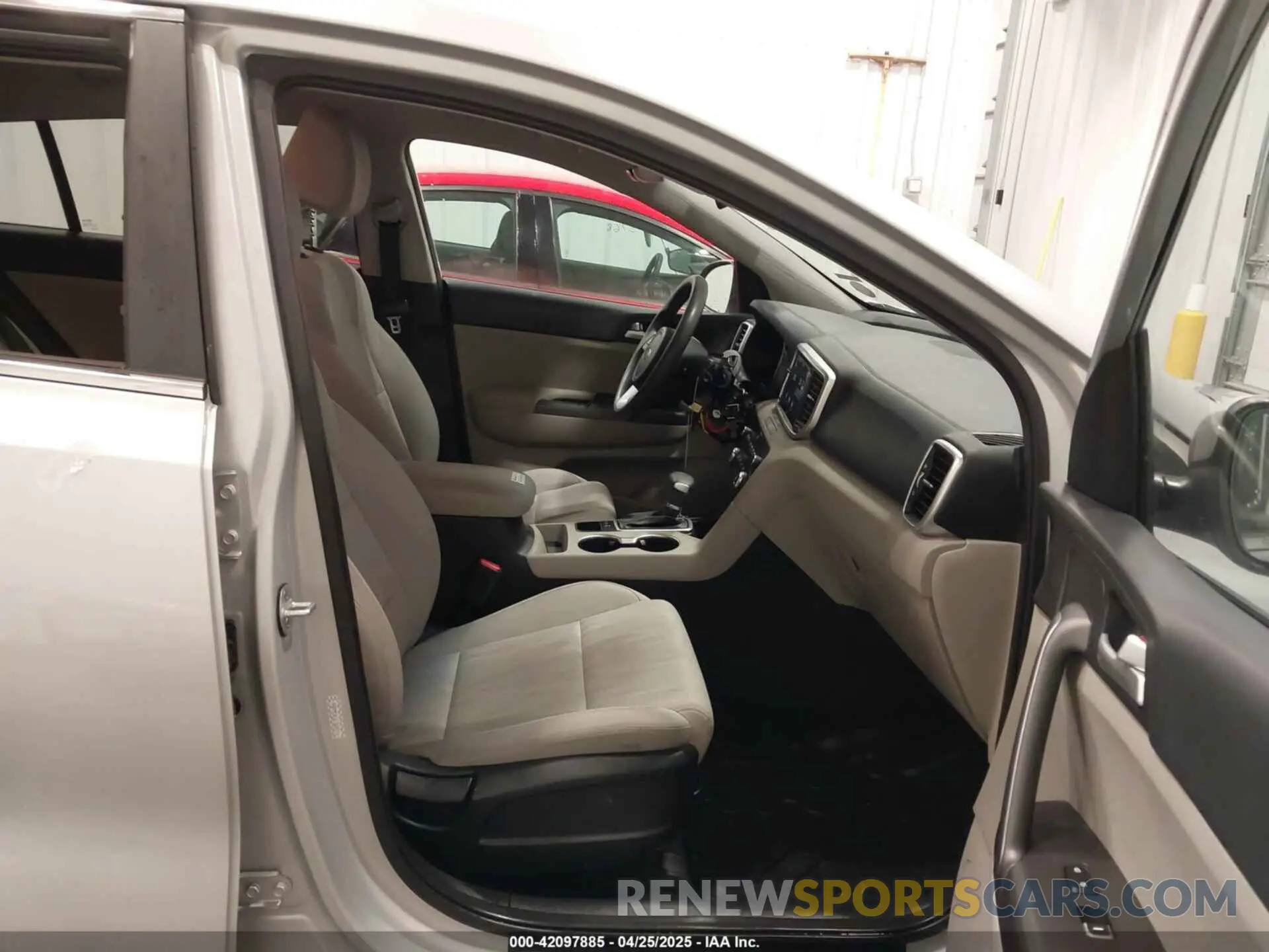 5 Photograph of a damaged car KNDPMCAC6L7634714 KIA SPORTAGE 2020