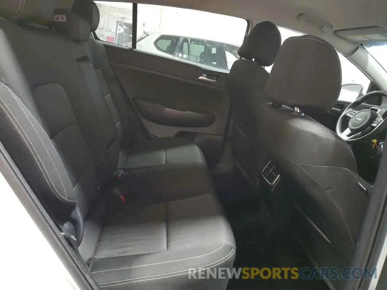 11 Photograph of a damaged car KNDPMCAC6L7640626 KIA SPORTAGE 2020