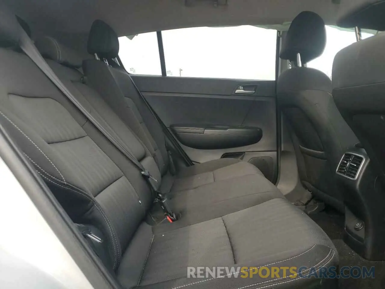 11 Photograph of a damaged car KNDPMCACXL7803374 KIA SPORTAGE 2020