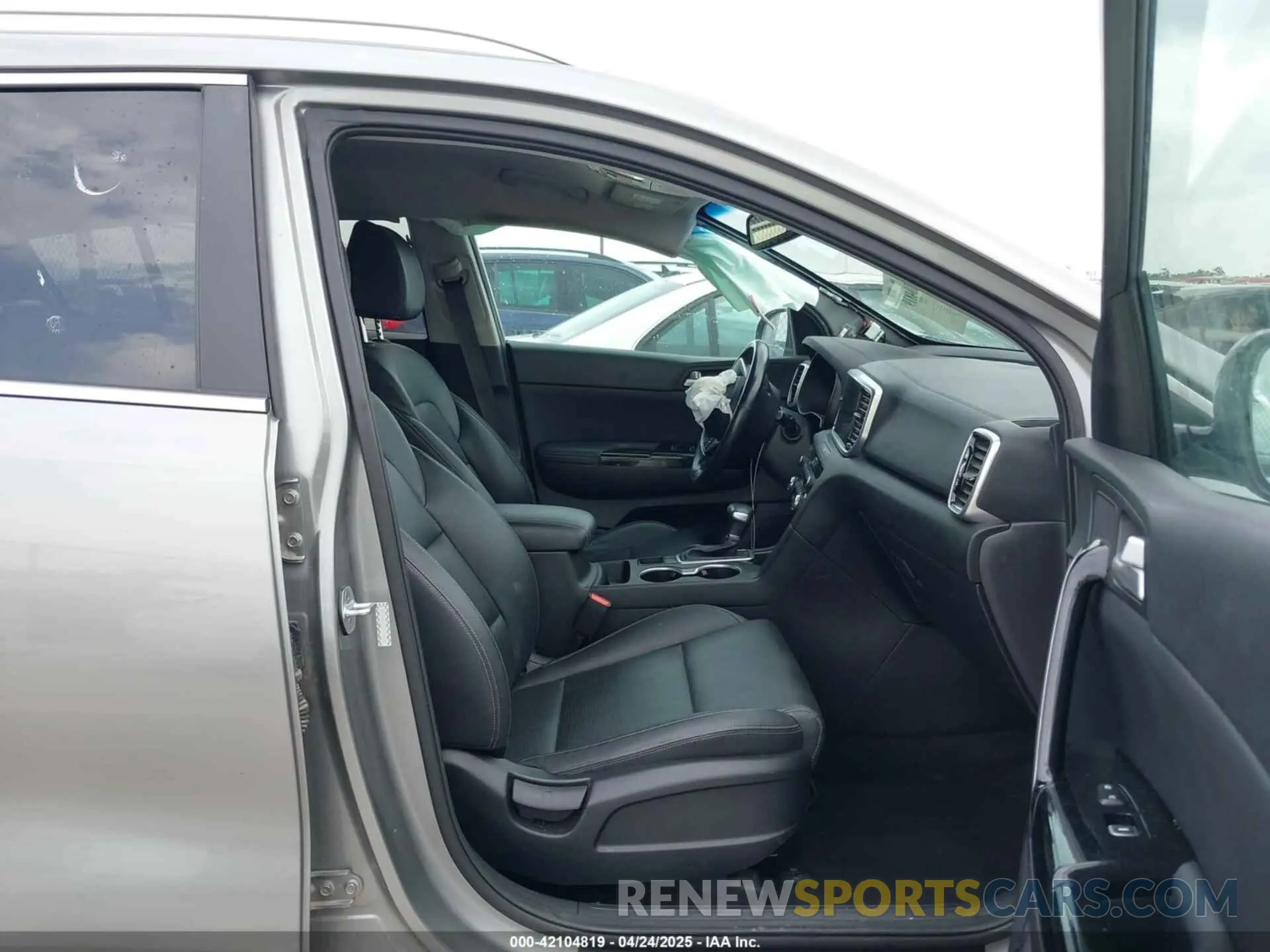 5 Photograph of a damaged car KNDPNCAC2L7791248 KIA SPORTAGE 2020