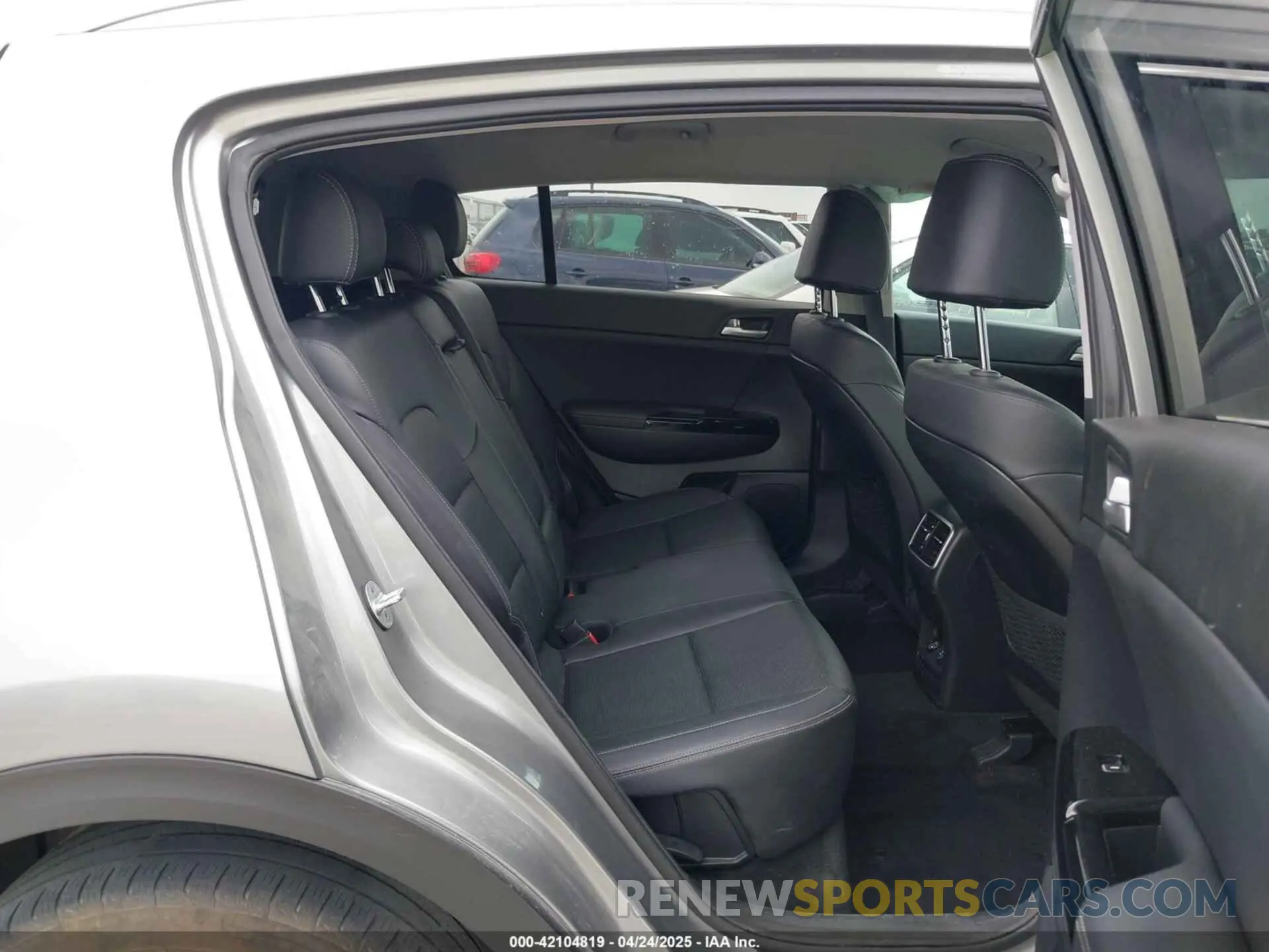 8 Photograph of a damaged car KNDPNCAC2L7791248 KIA SPORTAGE 2020