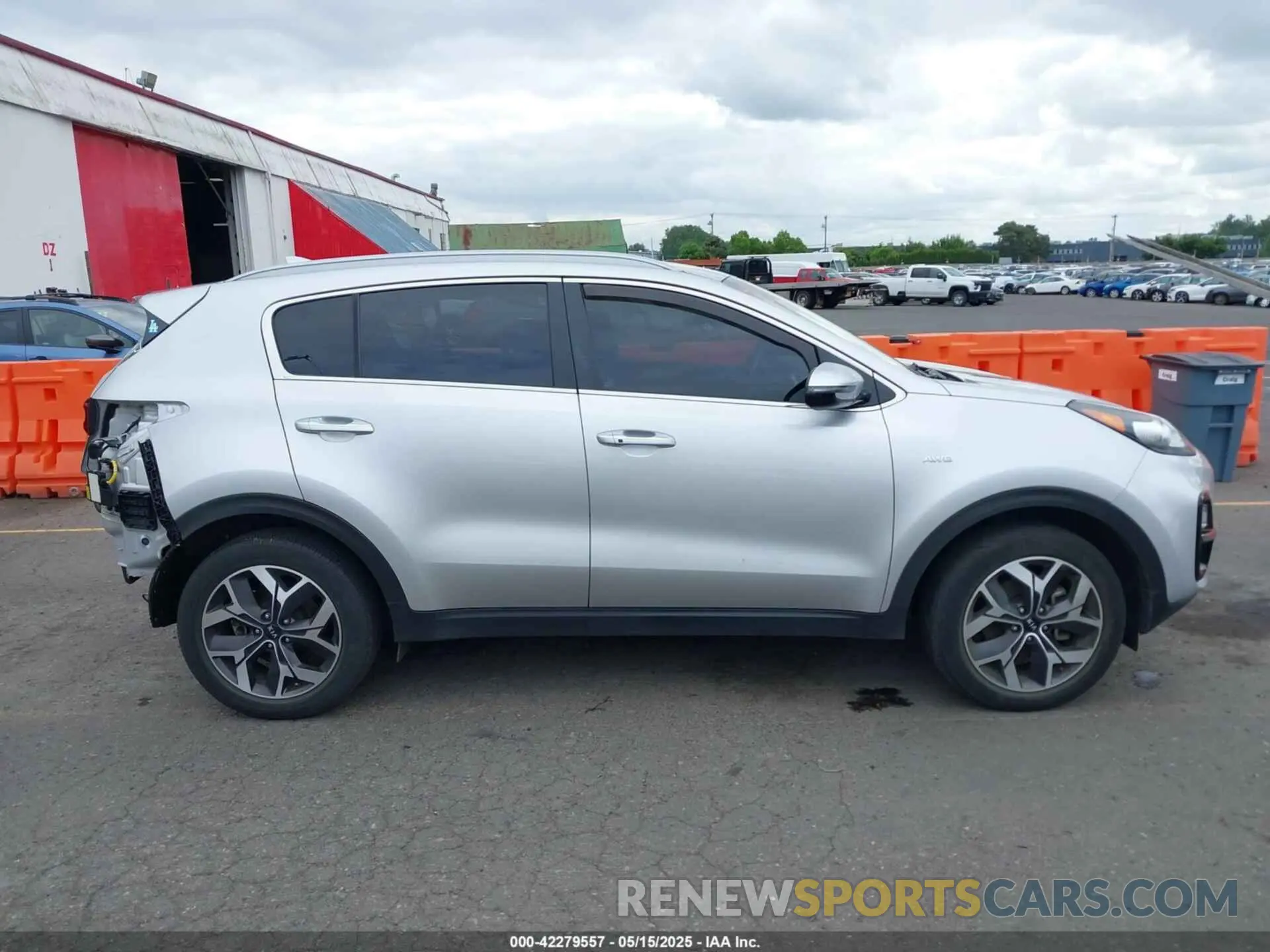 14 Photograph of a damaged car KNDPNCAC3L7698979 KIA SPORTAGE 2020