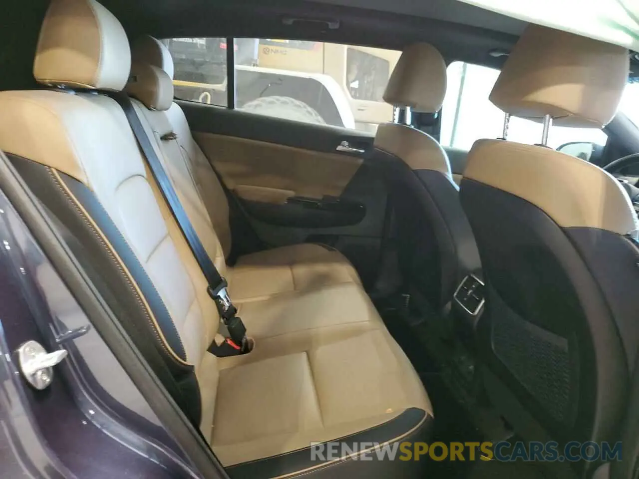 11 Photograph of a damaged car KNDPRCA66L7651721 KIA SPORTAGE 2020