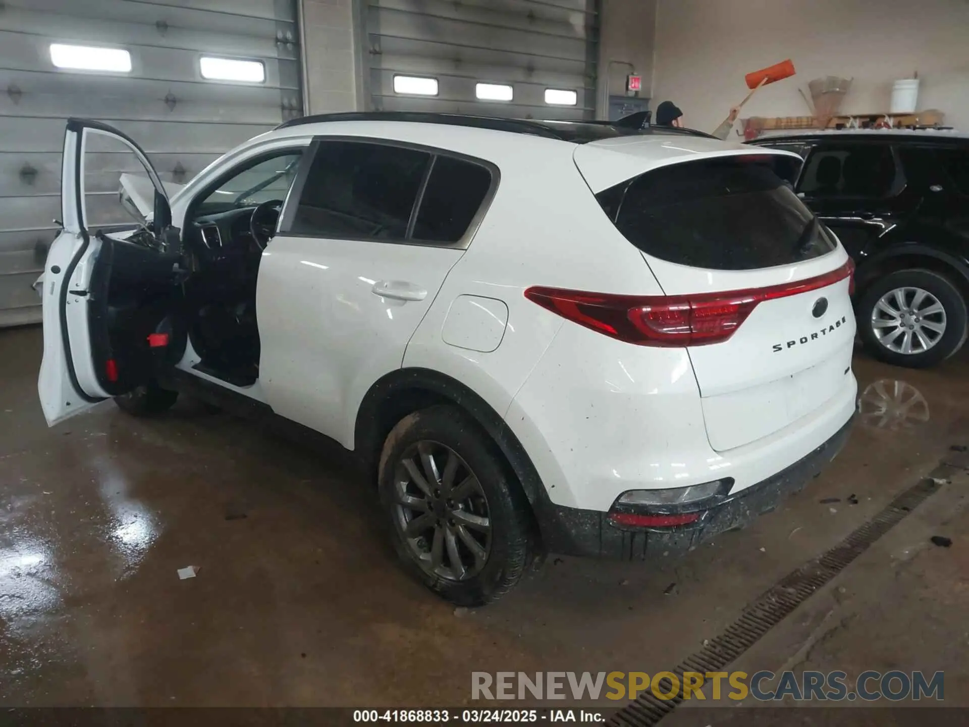 3 Фотография поврежденного автомобиля KNDP6CAC7M7888685 KIA SPORTAGE 2021