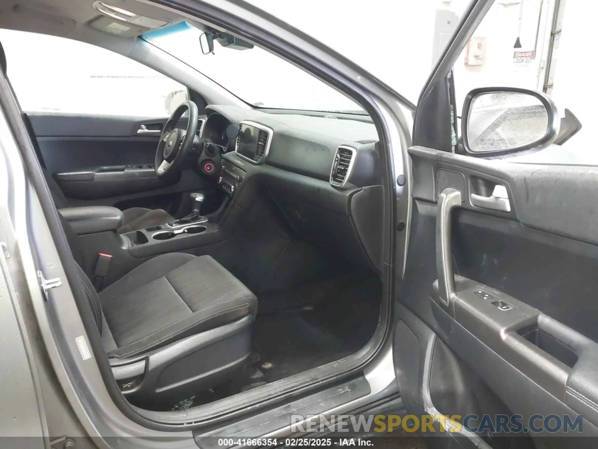 5 Photograph of a damaged car KNDPMCAC2M7886638 KIA SPORTAGE 2021