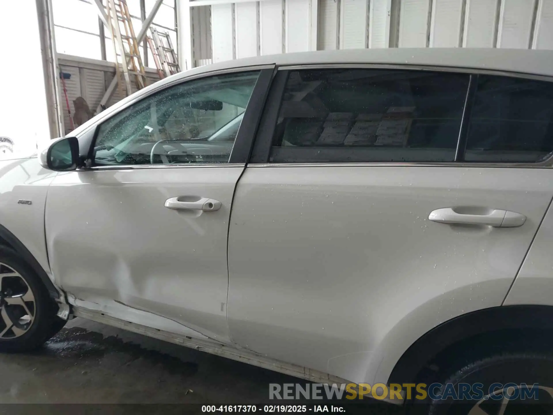 14 Photograph of a damaged car KNDPMCAC2M7889815 KIA SPORTAGE 2021