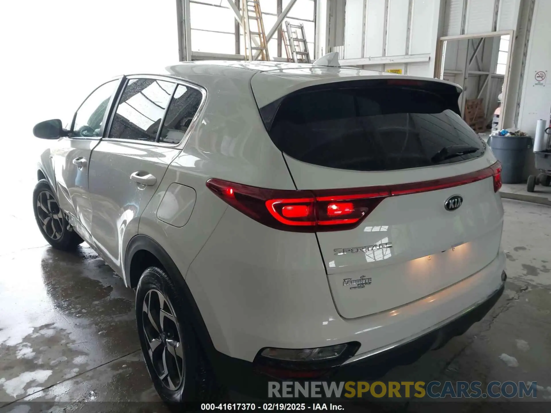 3 Photograph of a damaged car KNDPMCAC2M7889815 KIA SPORTAGE 2021