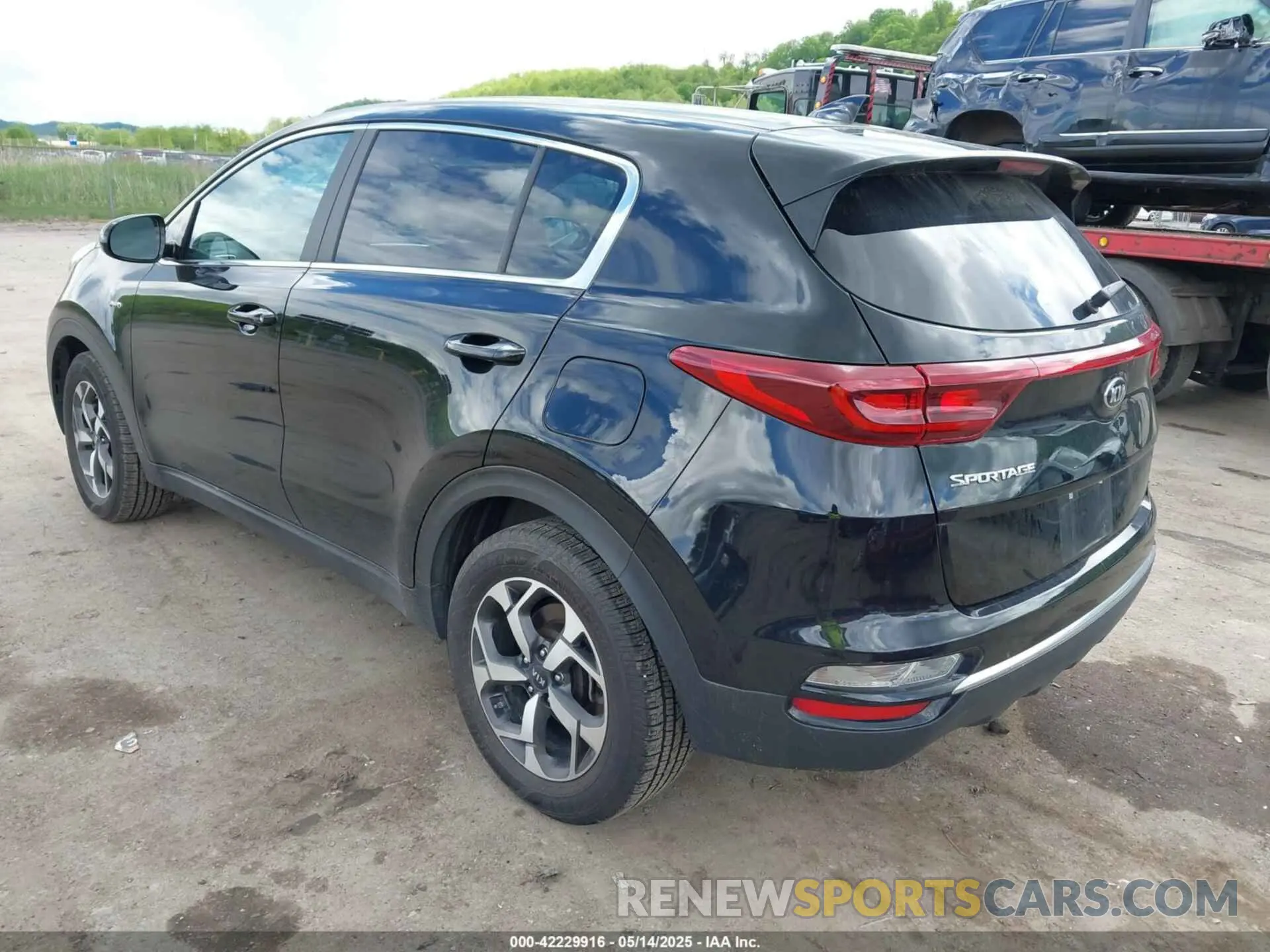 3 Photograph of a damaged car KNDPMCAC2M7938964 KIA SPORTAGE 2021
