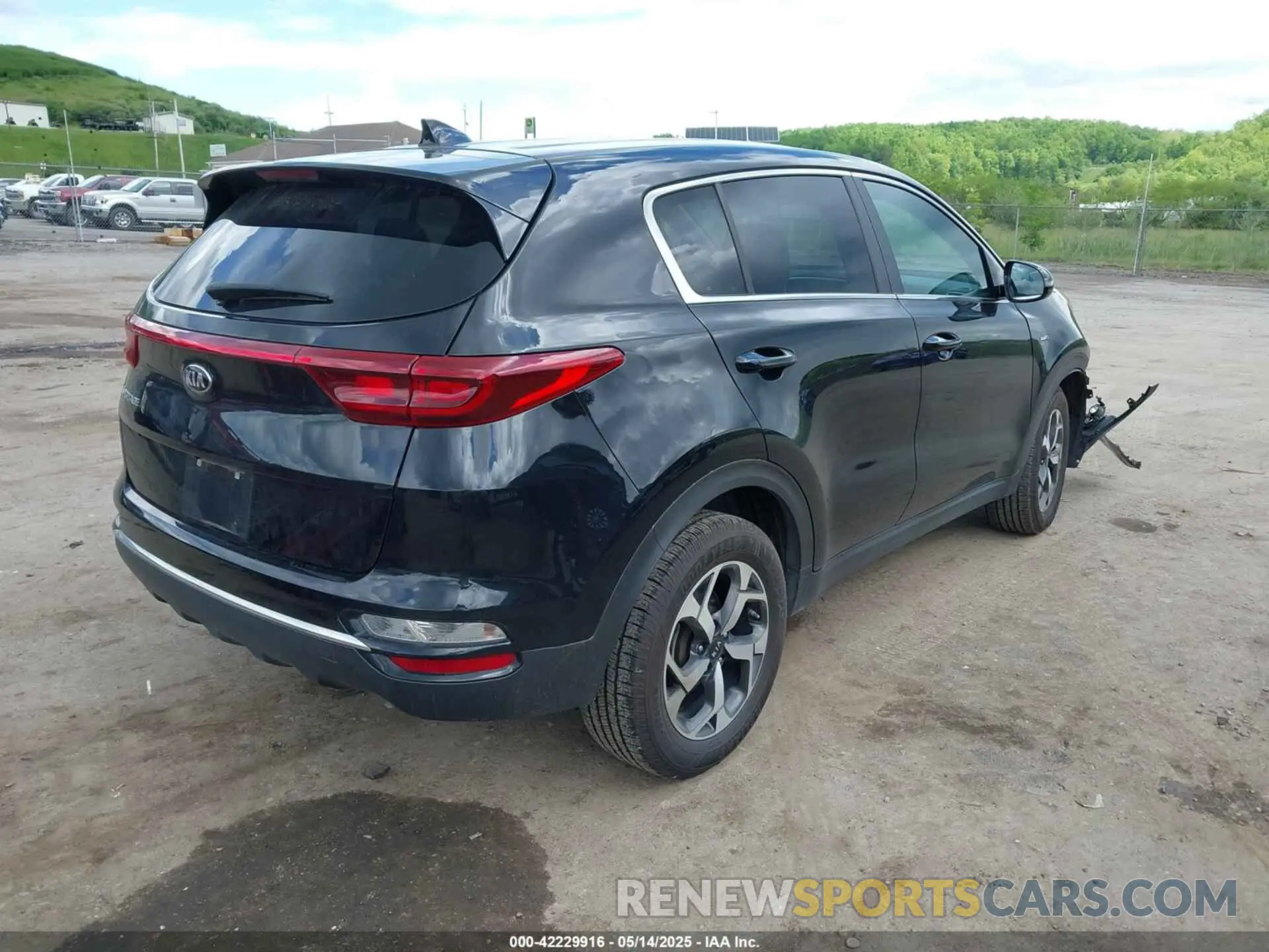 4 Photograph of a damaged car KNDPMCAC2M7938964 KIA SPORTAGE 2021