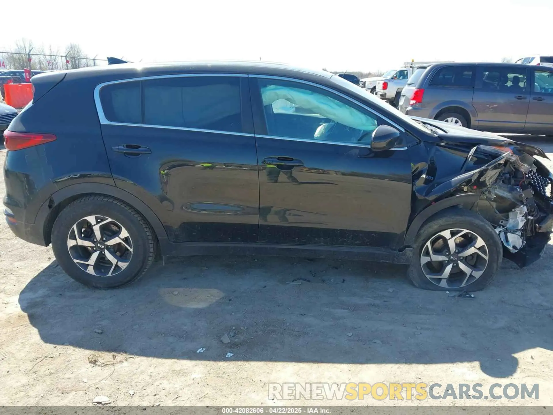 14 Photograph of a damaged car KNDPMCAC8M7933588 KIA SPORTAGE 2021