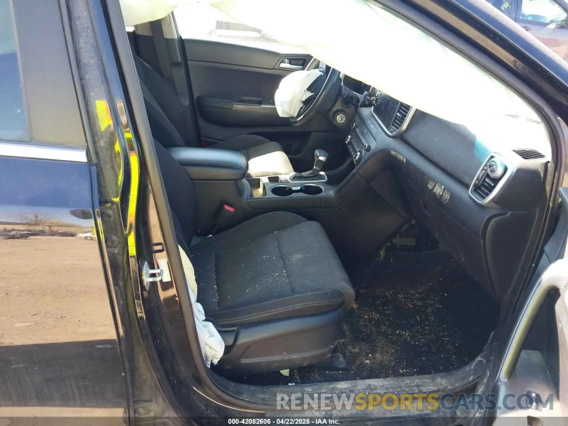 5 Photograph of a damaged car KNDPMCAC8M7933588 KIA SPORTAGE 2021