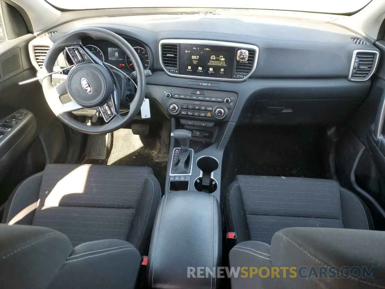 8 Photograph of a damaged car KNDPMCAC9M7843172 KIA SPORTAGE 2021