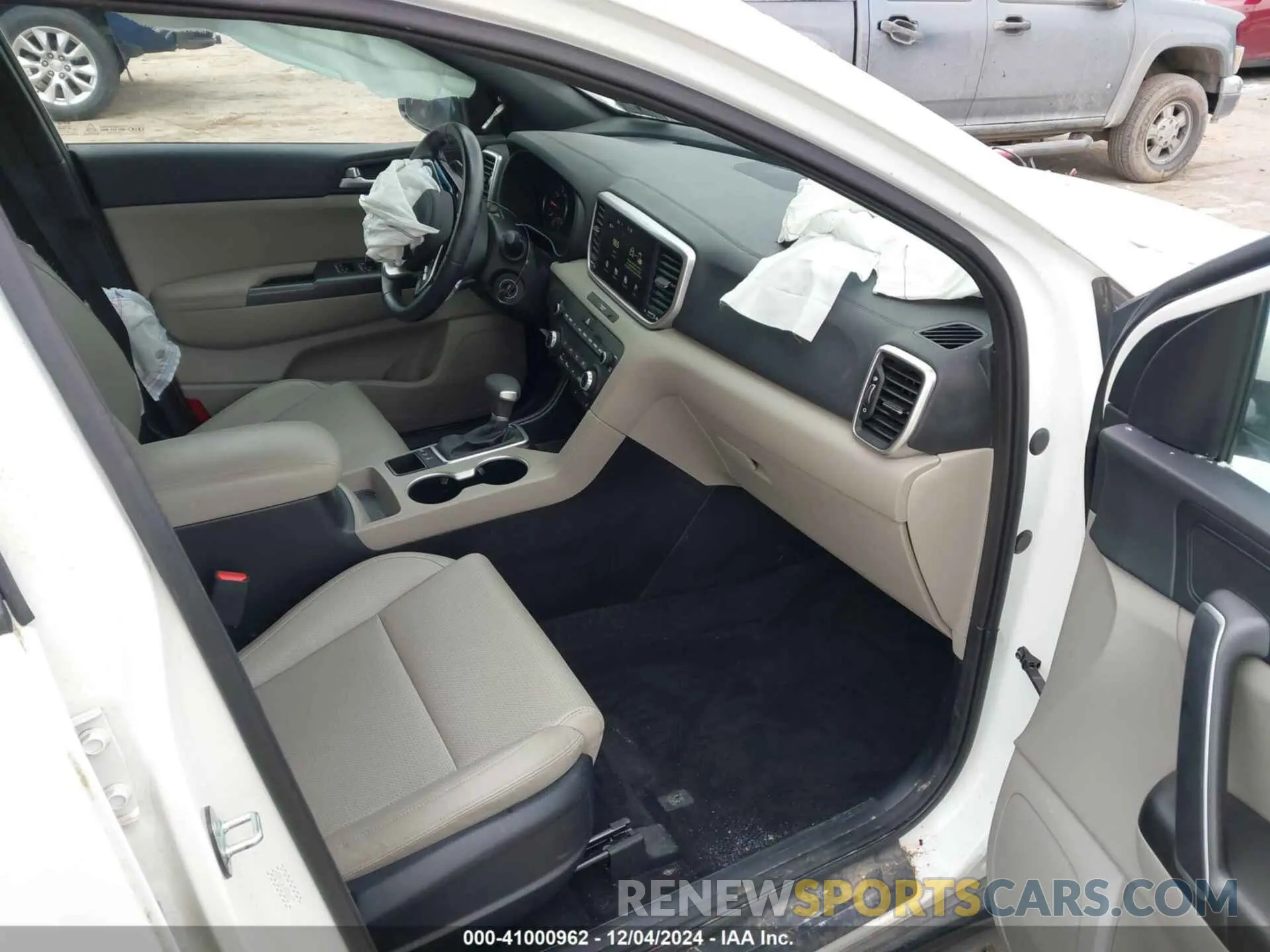 5 Photograph of a damaged car KNDP6CAC4N7016577 KIA SPORTAGE 2022