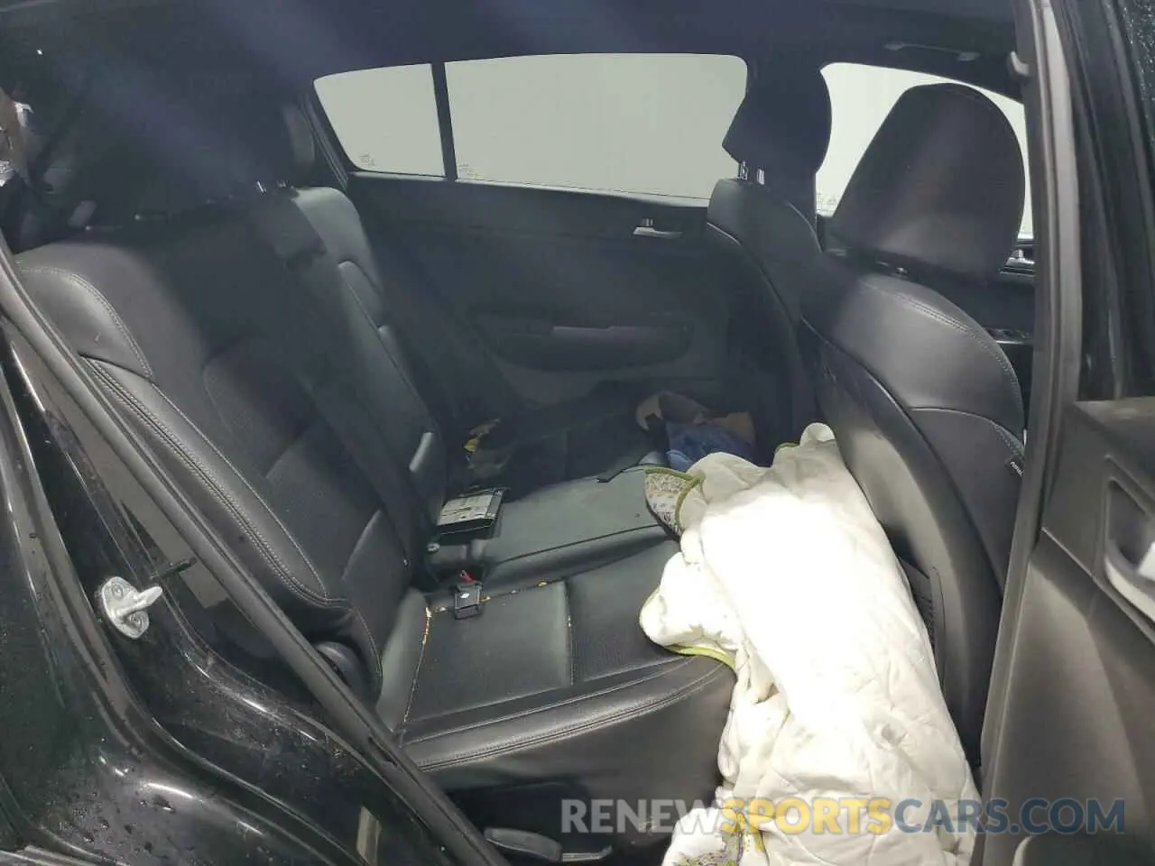 11 Photograph of a damaged car KNDP6CAC9N7018907 KIA SPORTAGE 2022