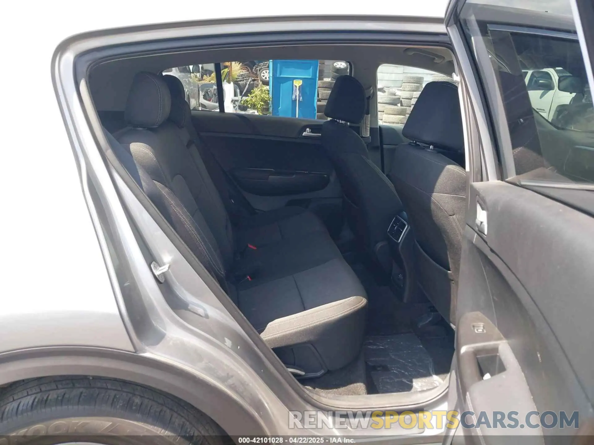 8 Photograph of a damaged car KNDPM3AC0N7993396 KIA SPORTAGE 2022