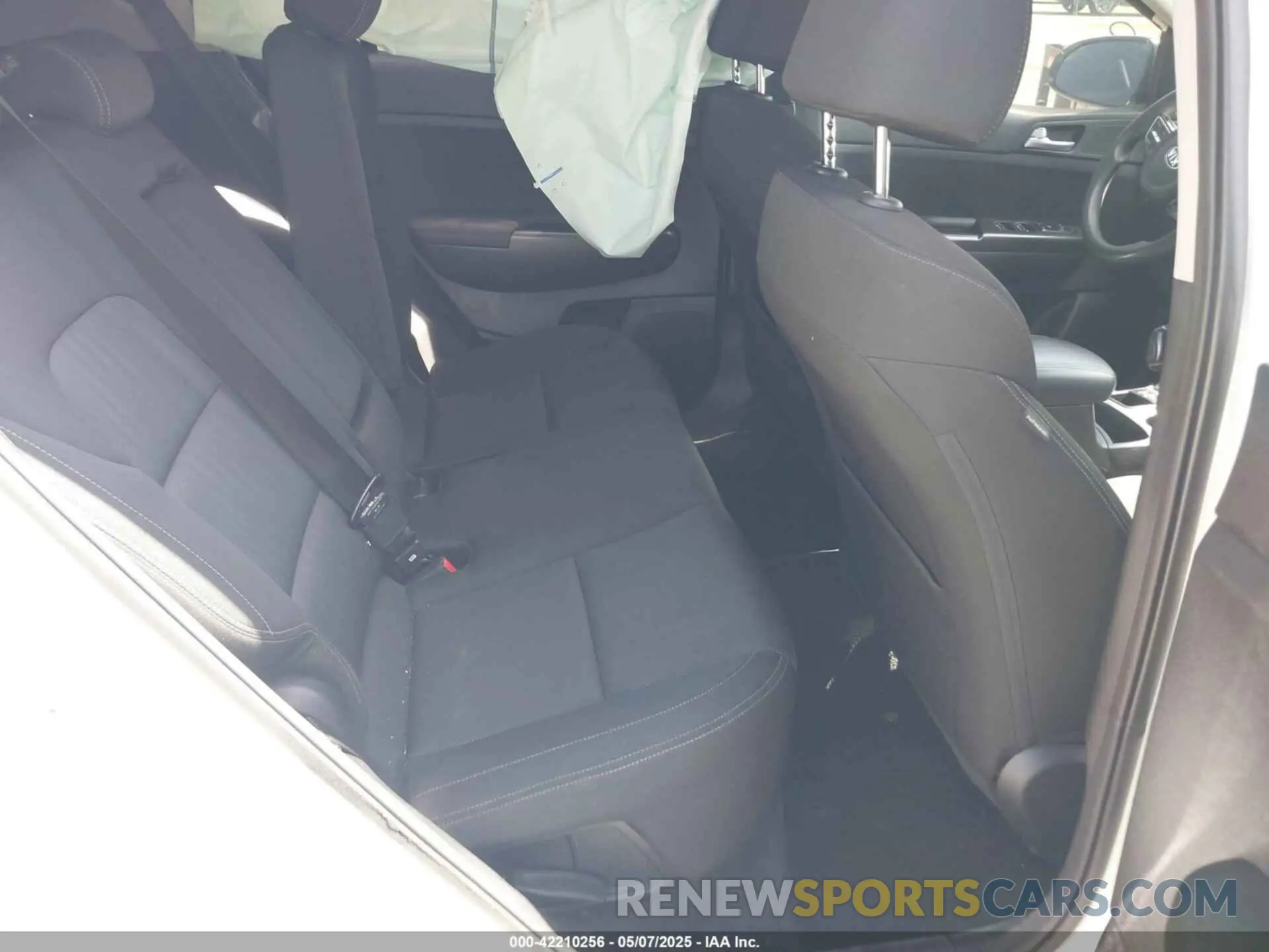 8 Photograph of a damaged car KNDPM3AC2N7008824 KIA SPORTAGE 2022