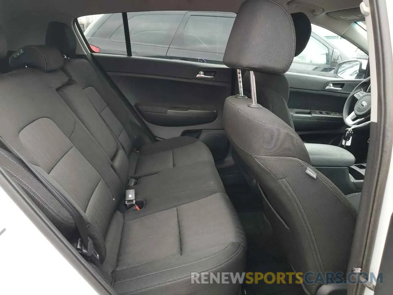 11 Photograph of a damaged car KNDPM3AC3N7988564 KIA SPORTAGE 2022