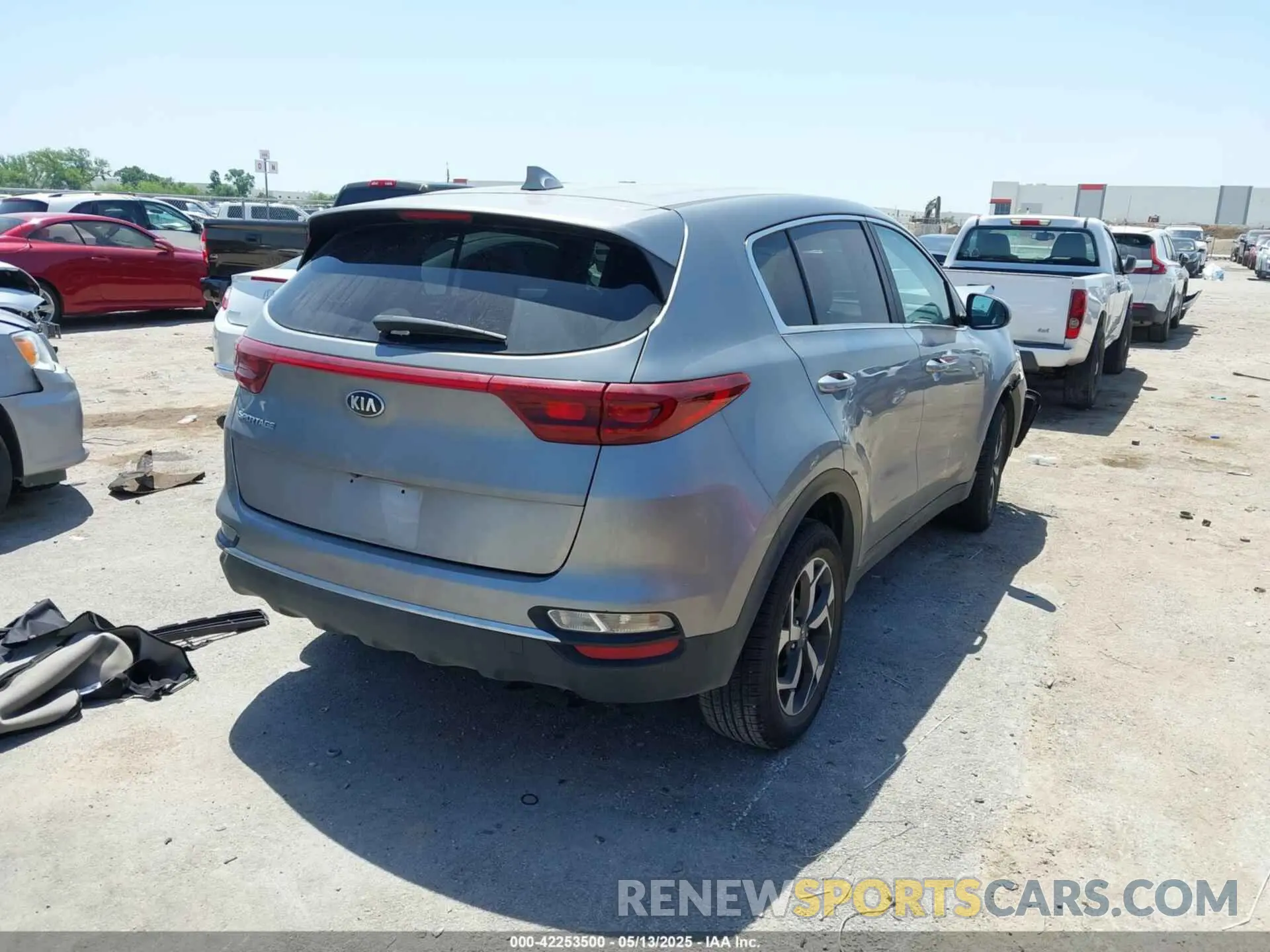 4 Photograph of a damaged car KNDPM3AC5N7018585 KIA SPORTAGE 2022