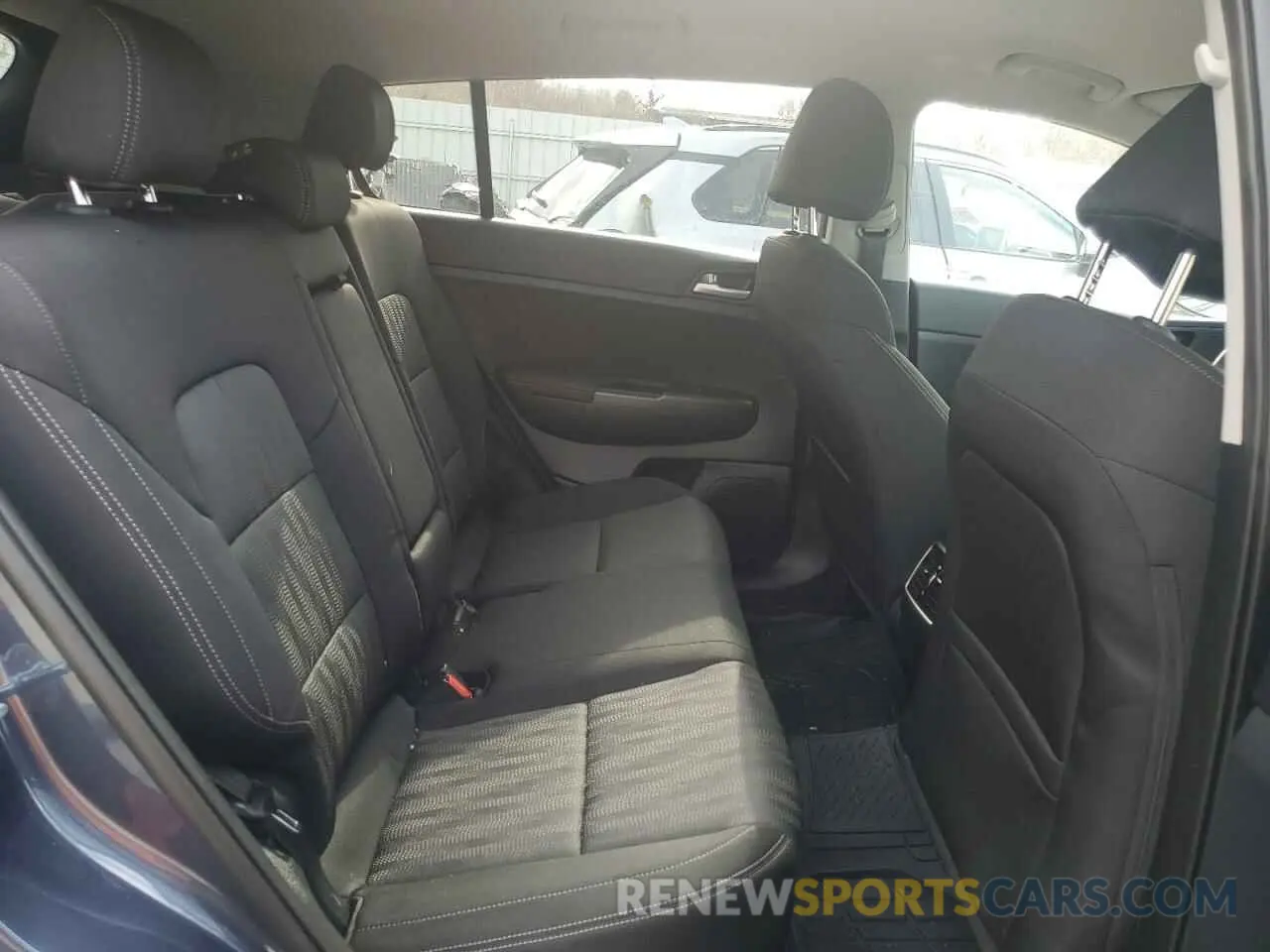 11 Photograph of a damaged car KNDPM3AC9N7013650 KIA SPORTAGE 2022