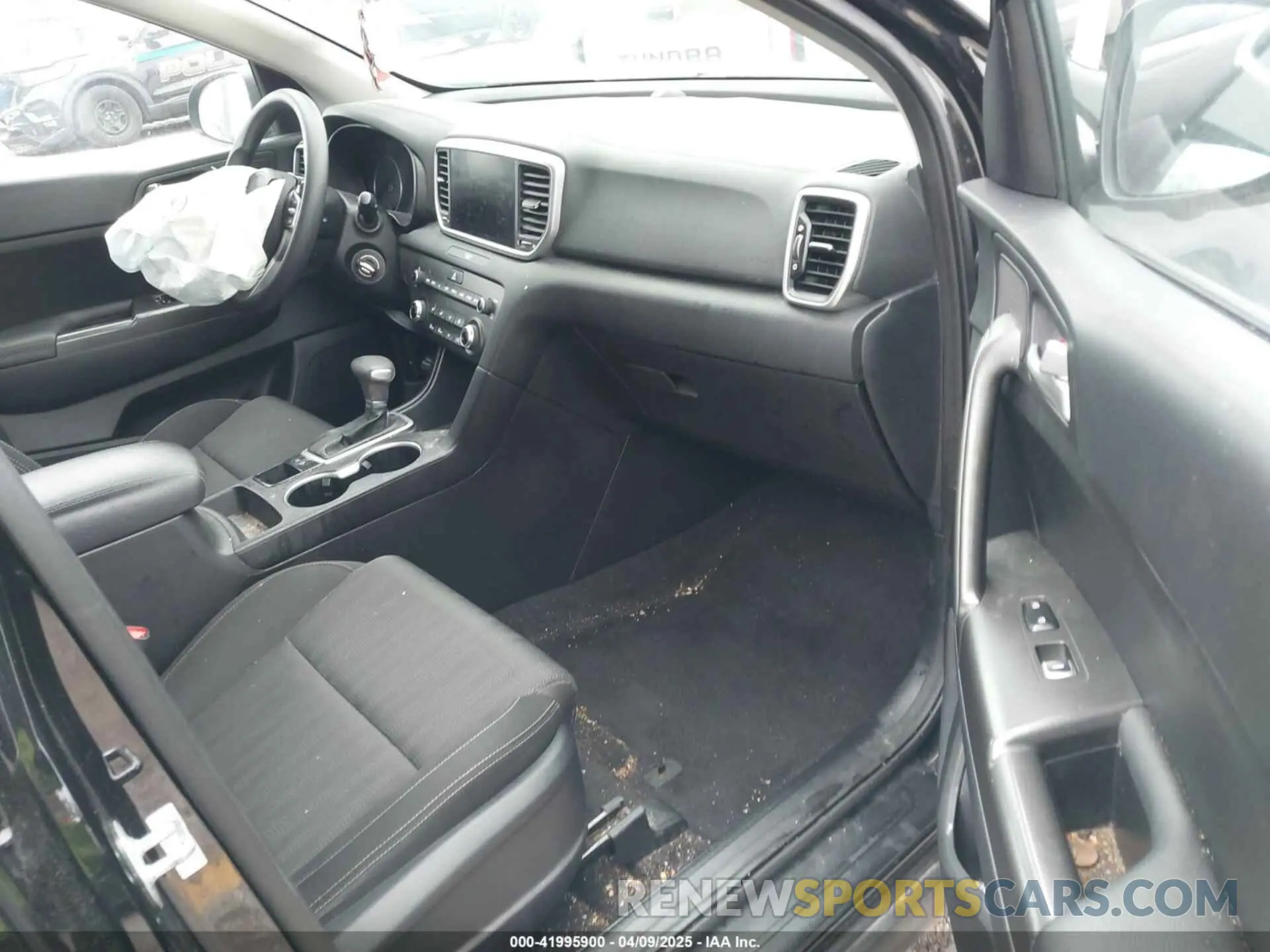 5 Photograph of a damaged car KNDPM3ACXN7001572 KIA SPORTAGE 2022