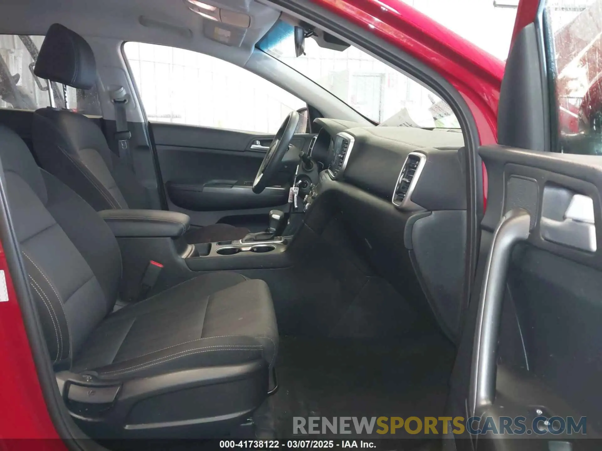 5 Photograph of a damaged car KNDPMCAC1N7960276 KIA SPORTAGE 2022