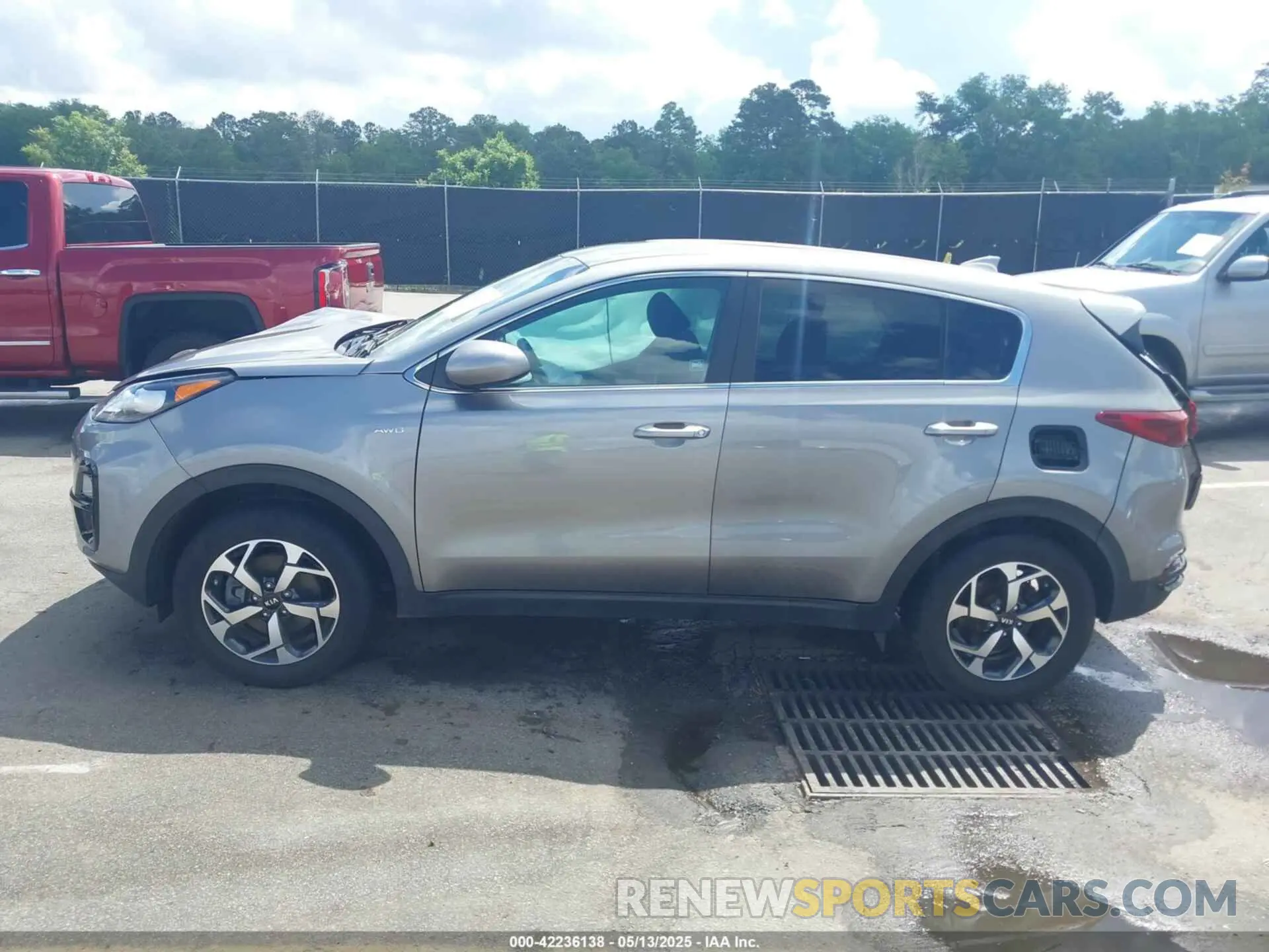 14 Photograph of a damaged car KNDPMCAC8N7014224 KIA SPORTAGE 2022