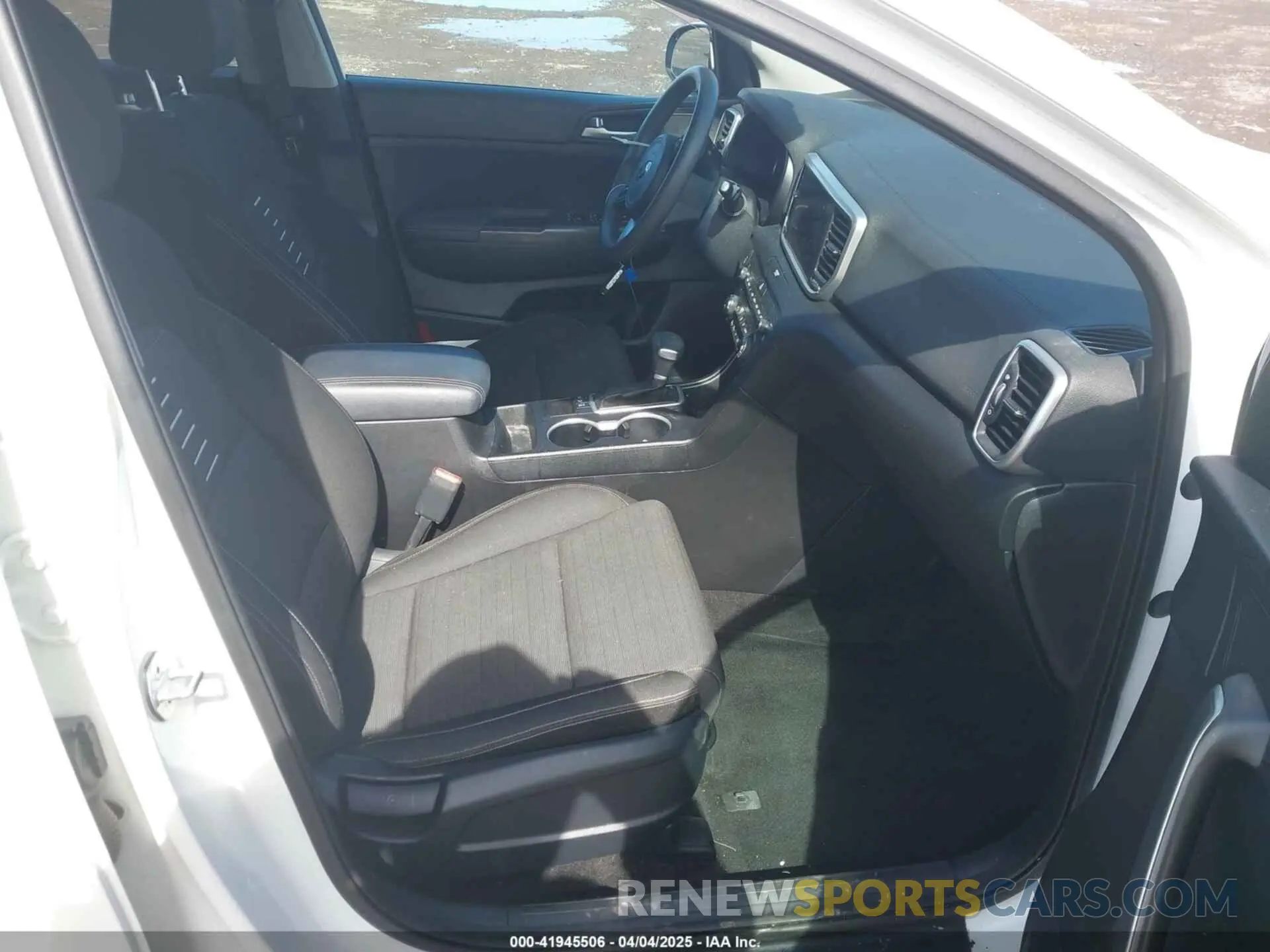 5 Photograph of a damaged car KNDPMCACXN7978467 KIA SPORTAGE 2022