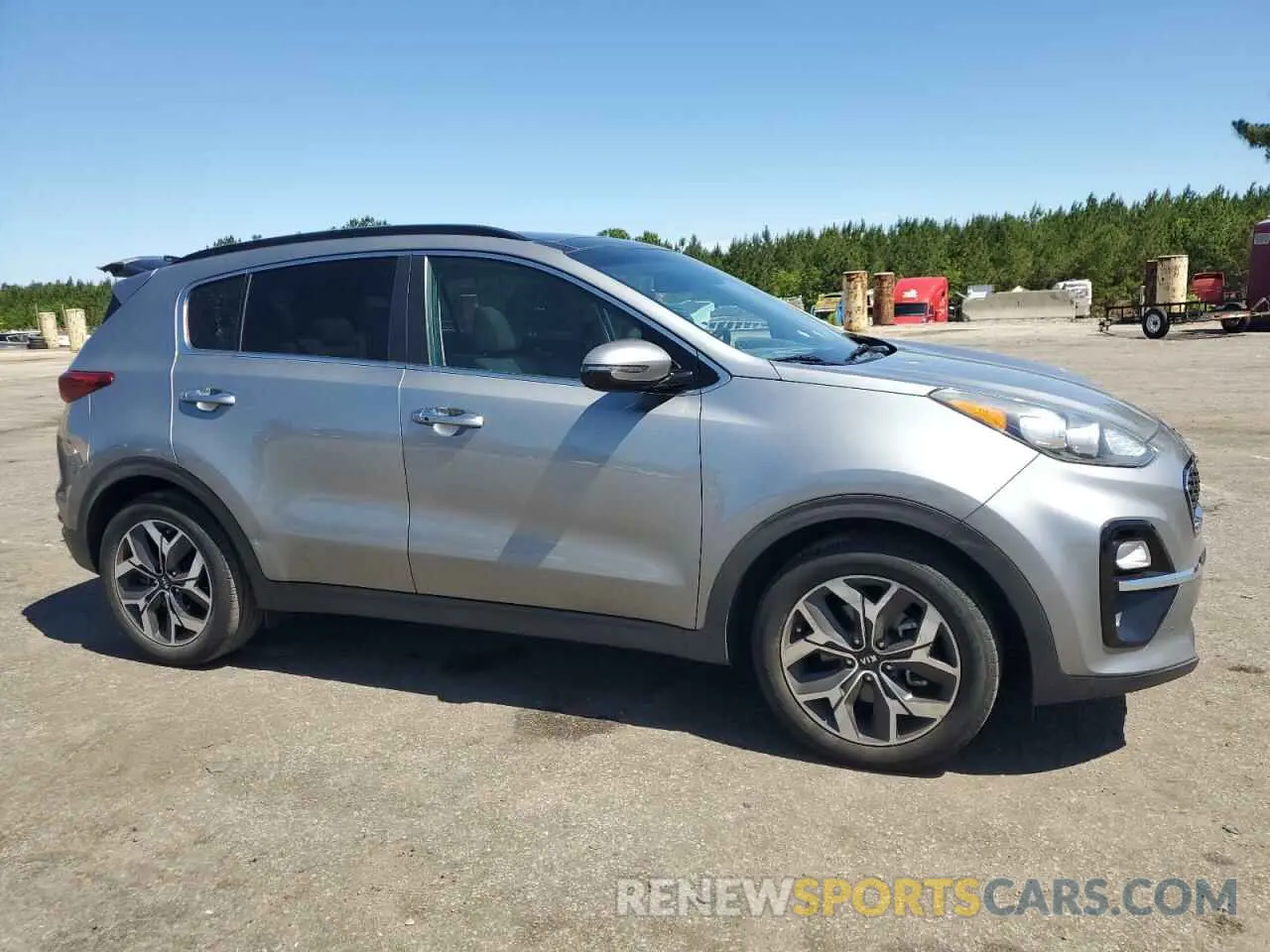4 Photograph of a damaged car KNDPN3AC8N7946033 KIA SPORTAGE 2022