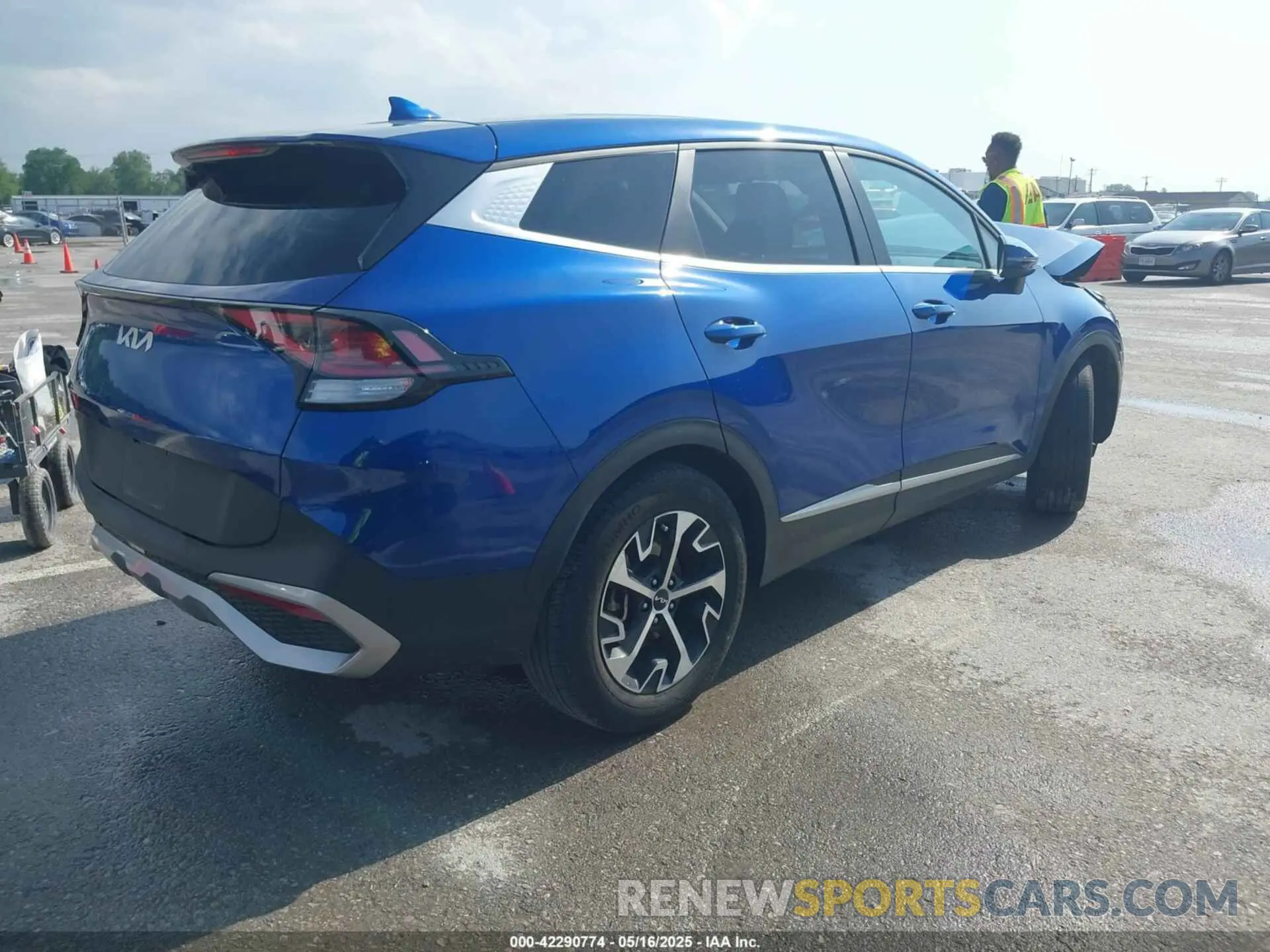 4 Photograph of a damaged car 5XYK33AF0PG074334 KIA SPORTAGE 2023