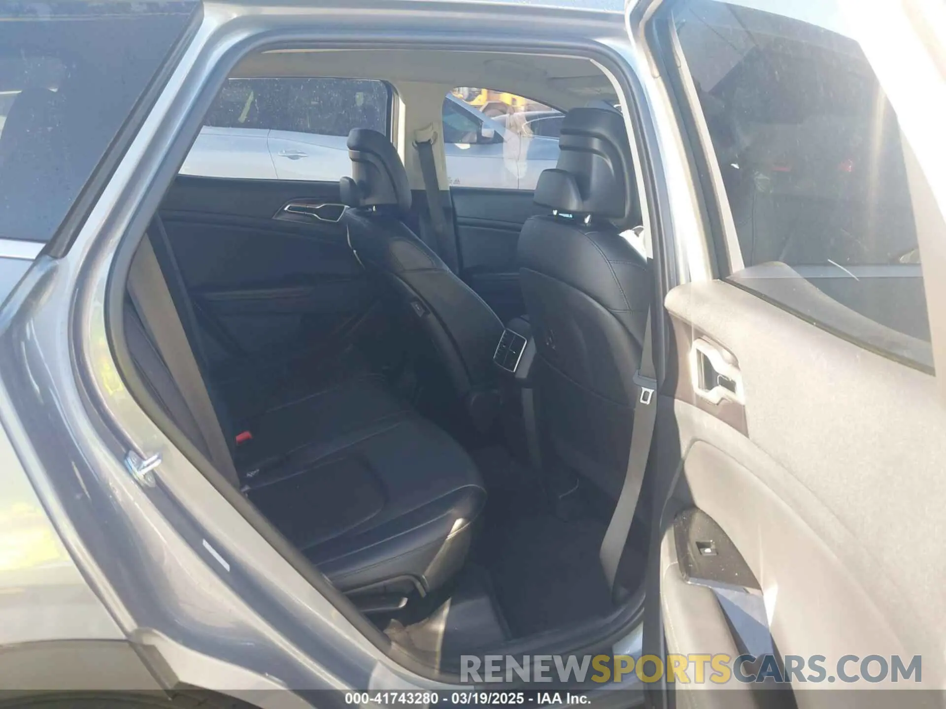 8 Фотография поврежденного автомобиля 5XYK33AF0PG110913 KIA SPORTAGE 2023