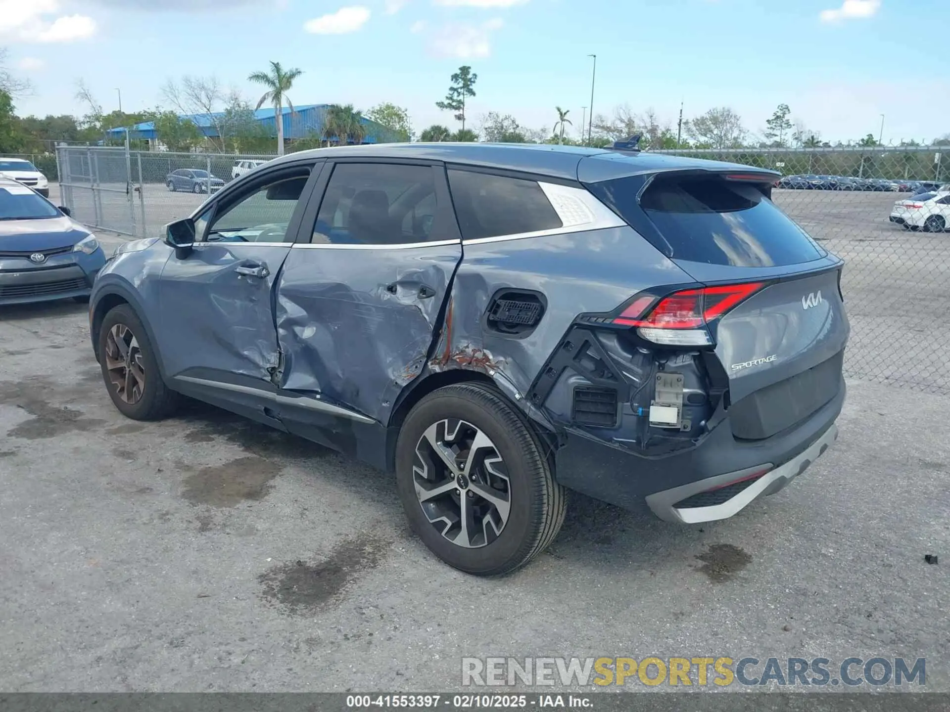 3 Photograph of a damaged car 5XYK33AF4PG039263 KIA SPORTAGE 2023