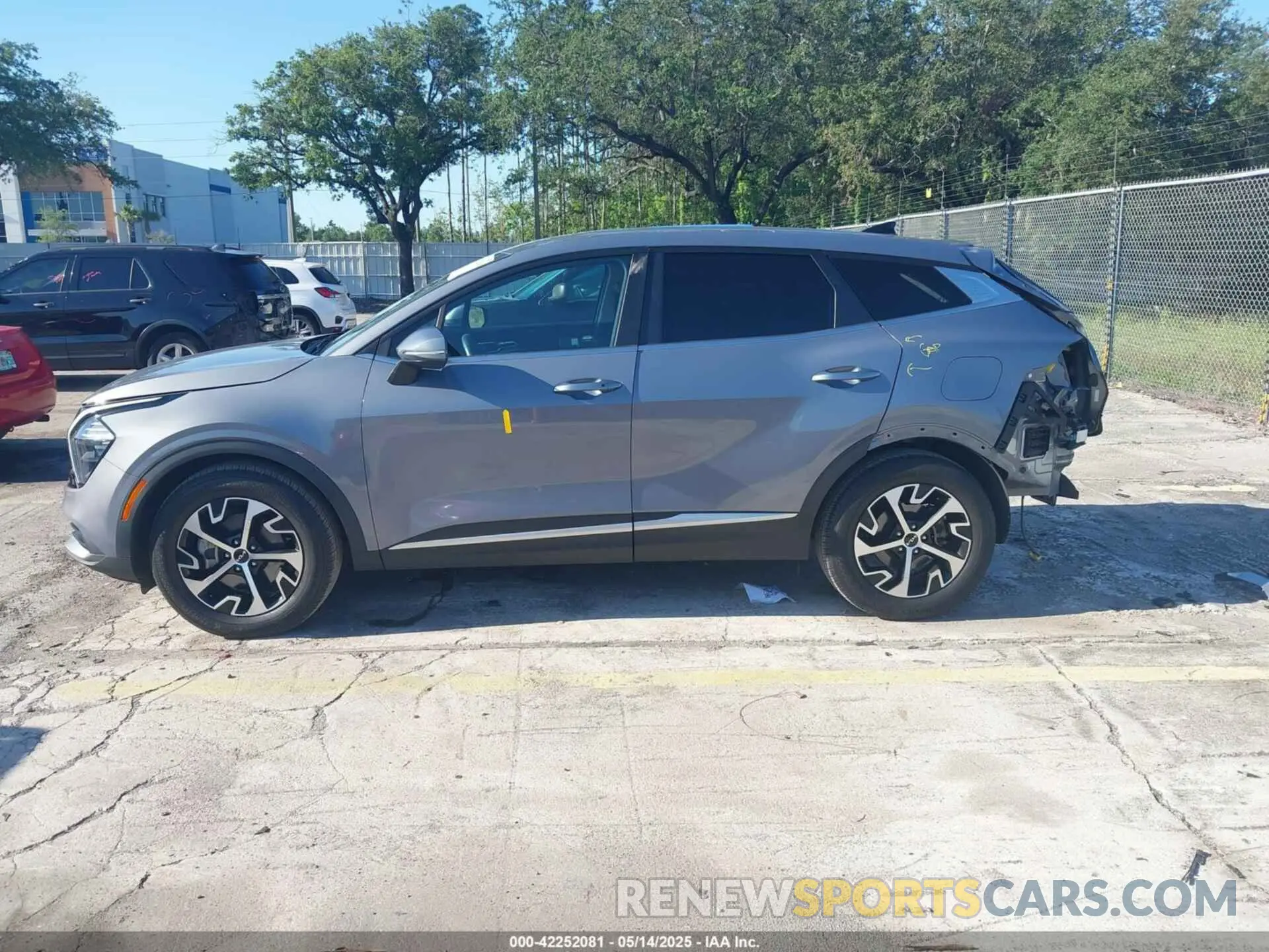 14 Photograph of a damaged car 5XYK33AF6PG117445 KIA SPORTAGE 2023