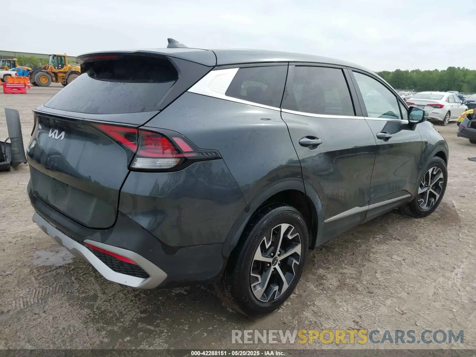 4 Photograph of a damaged car 5XYK33AF9PG051618 KIA SPORTAGE 2023