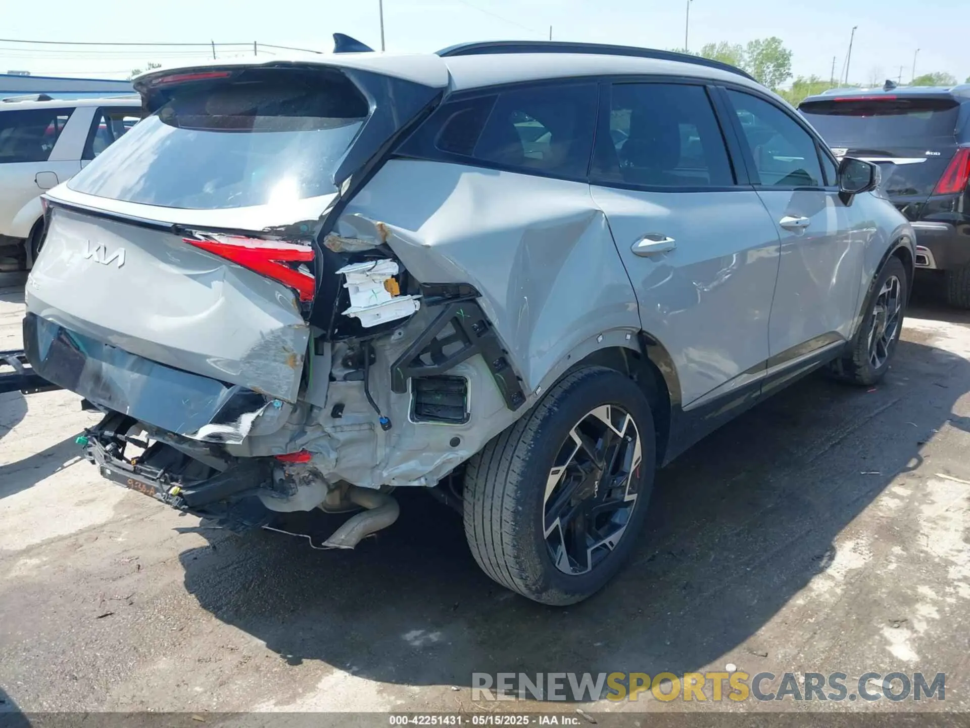 4 Photograph of a damaged car 5XYK53AF8PG072213 KIA SPORTAGE 2023