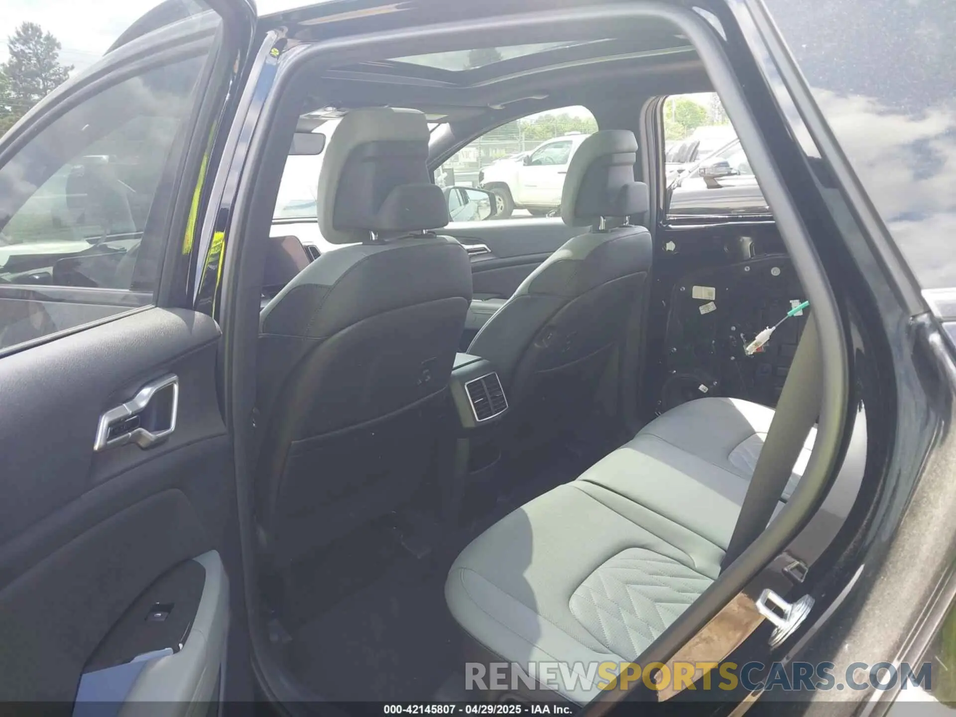 8 Фотография поврежденного автомобиля 5XYK6CAF1PG004543 KIA SPORTAGE 2023