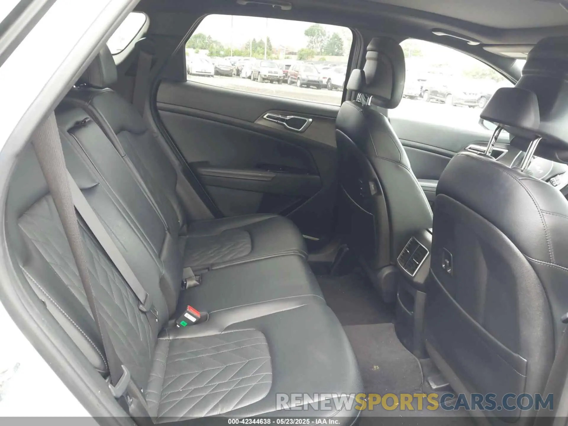 8 Фотография поврежденного автомобиля 5XYK6CAF4PG086123 KIA SPORTAGE 2023