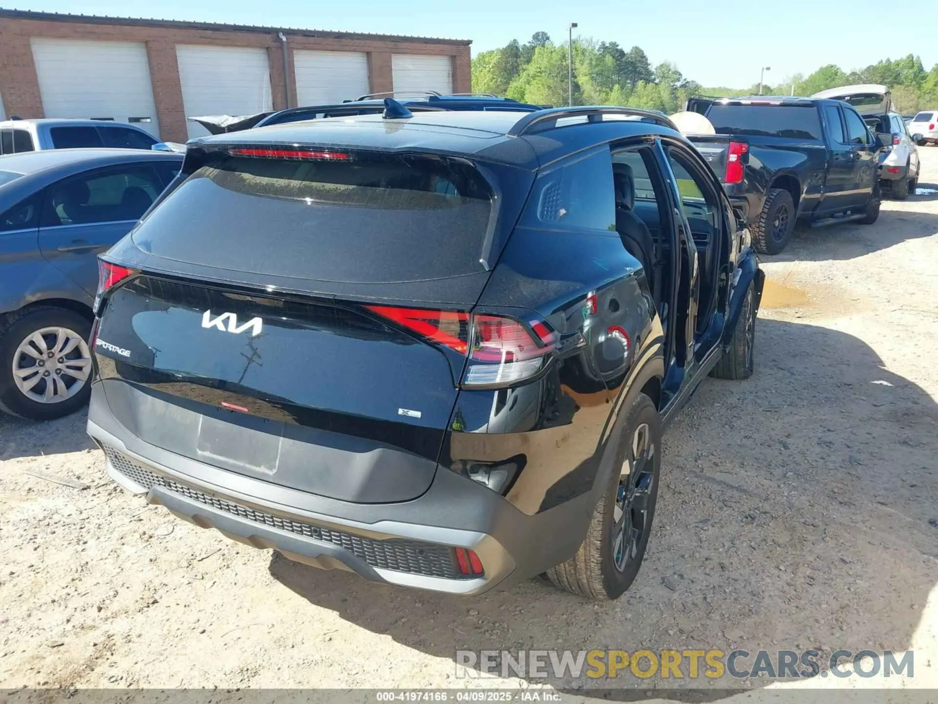 4 Photograph of a damaged car 5XYK6CAF9PG079944 KIA SPORTAGE 2023