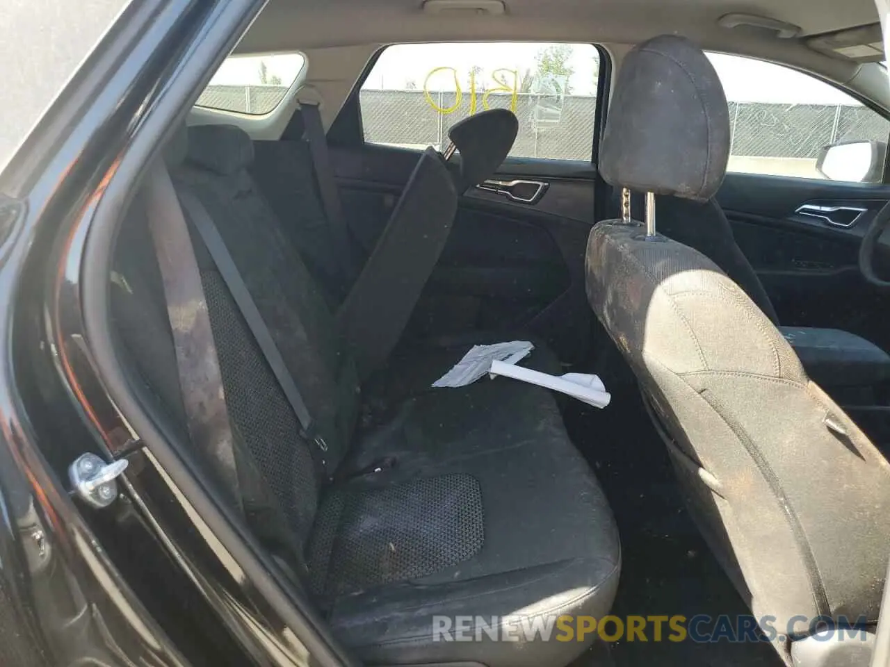 11 Photograph of a damaged car KNDPU3AF2P7176654 KIA SPORTAGE 2023