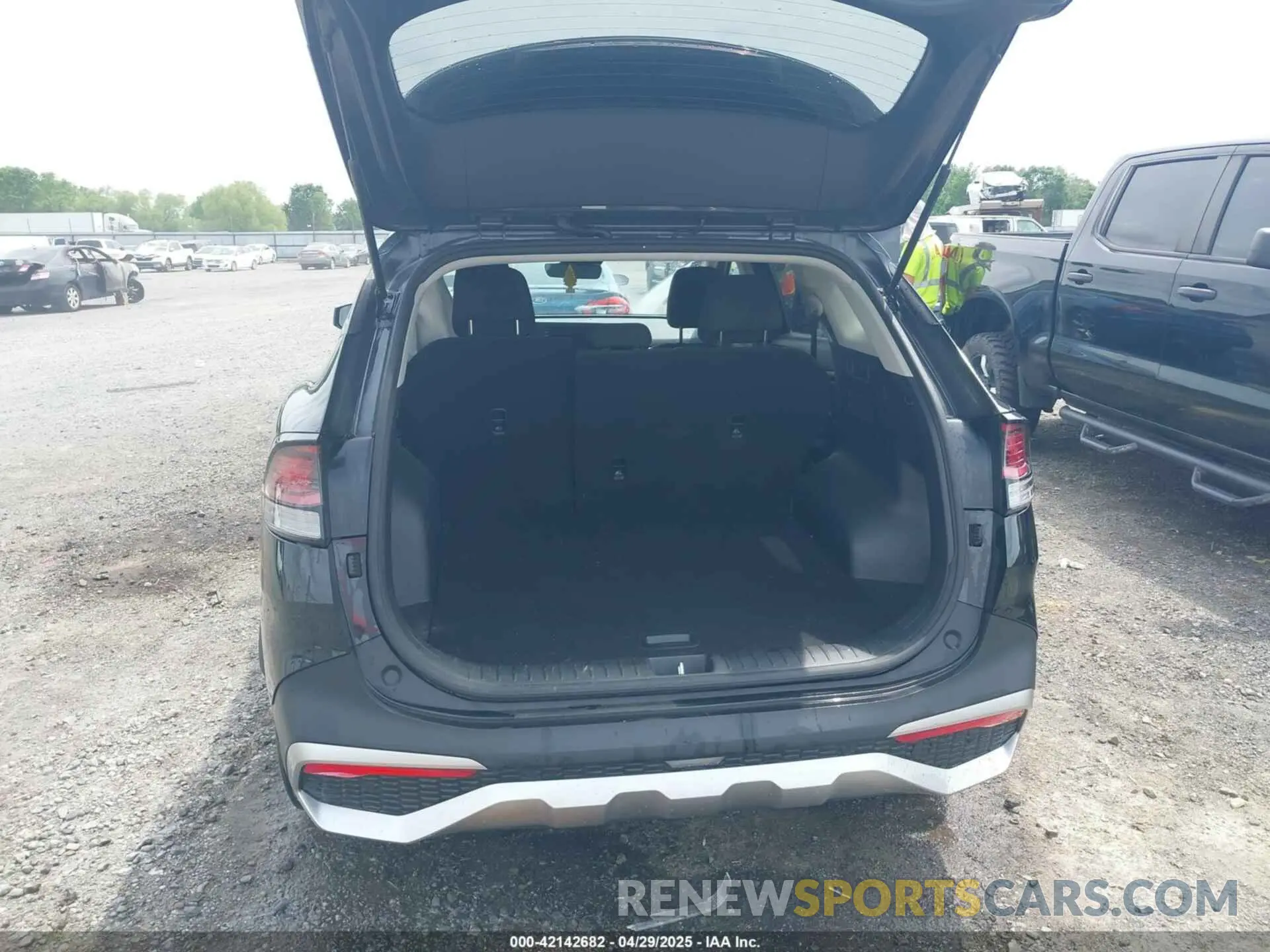 17 Фотография поврежденного автомобиля KNDPU3AF3P7186710 KIA SPORTAGE 2023