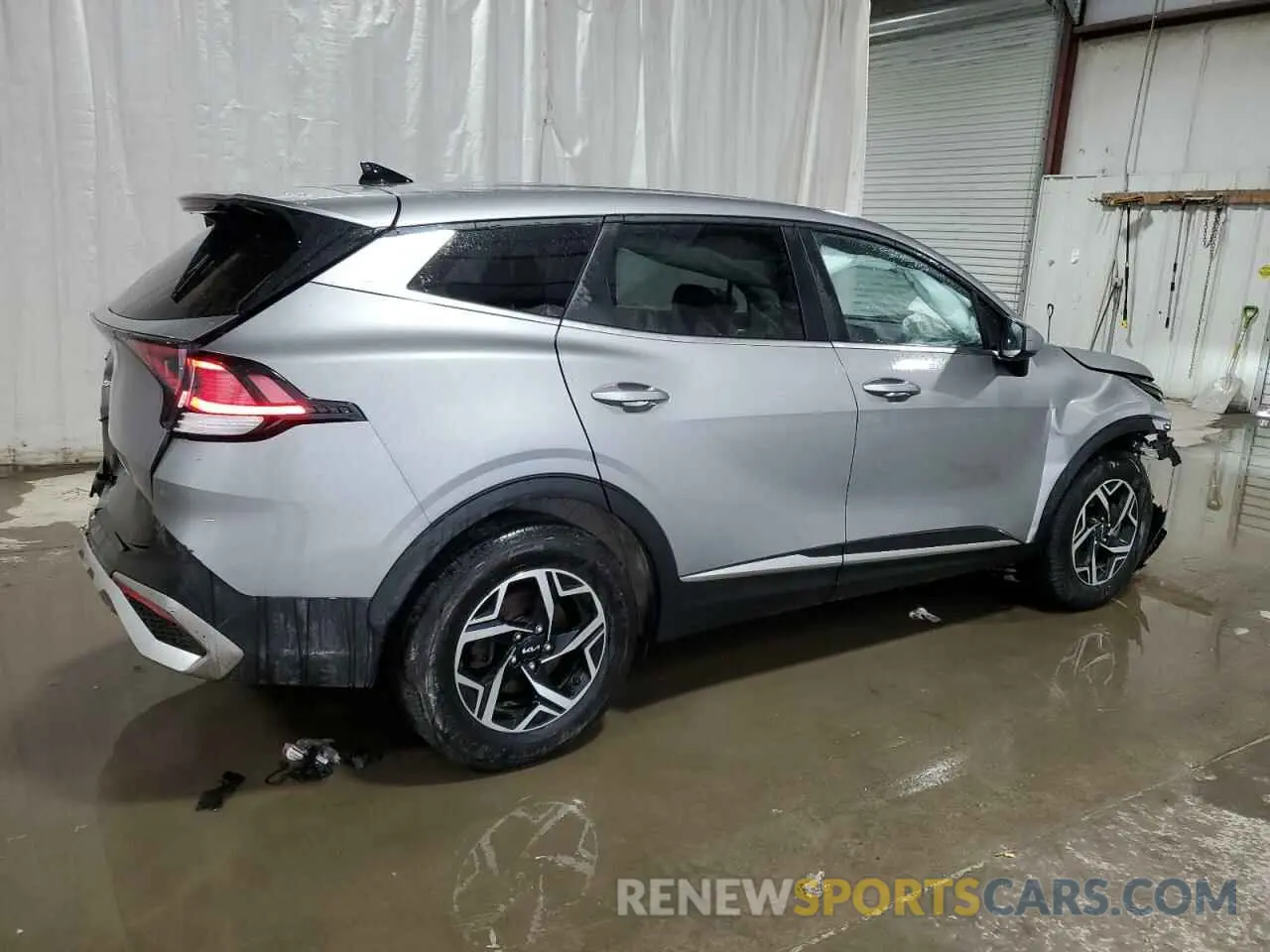 3 Photograph of a damaged car KNDPU3AF5P7118473 KIA SPORTAGE 2023