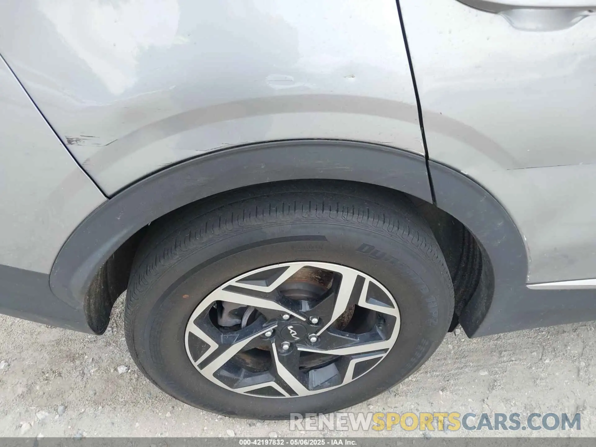 17 Photograph of a damaged car KNDPU3AF9P7079337 KIA SPORTAGE 2023