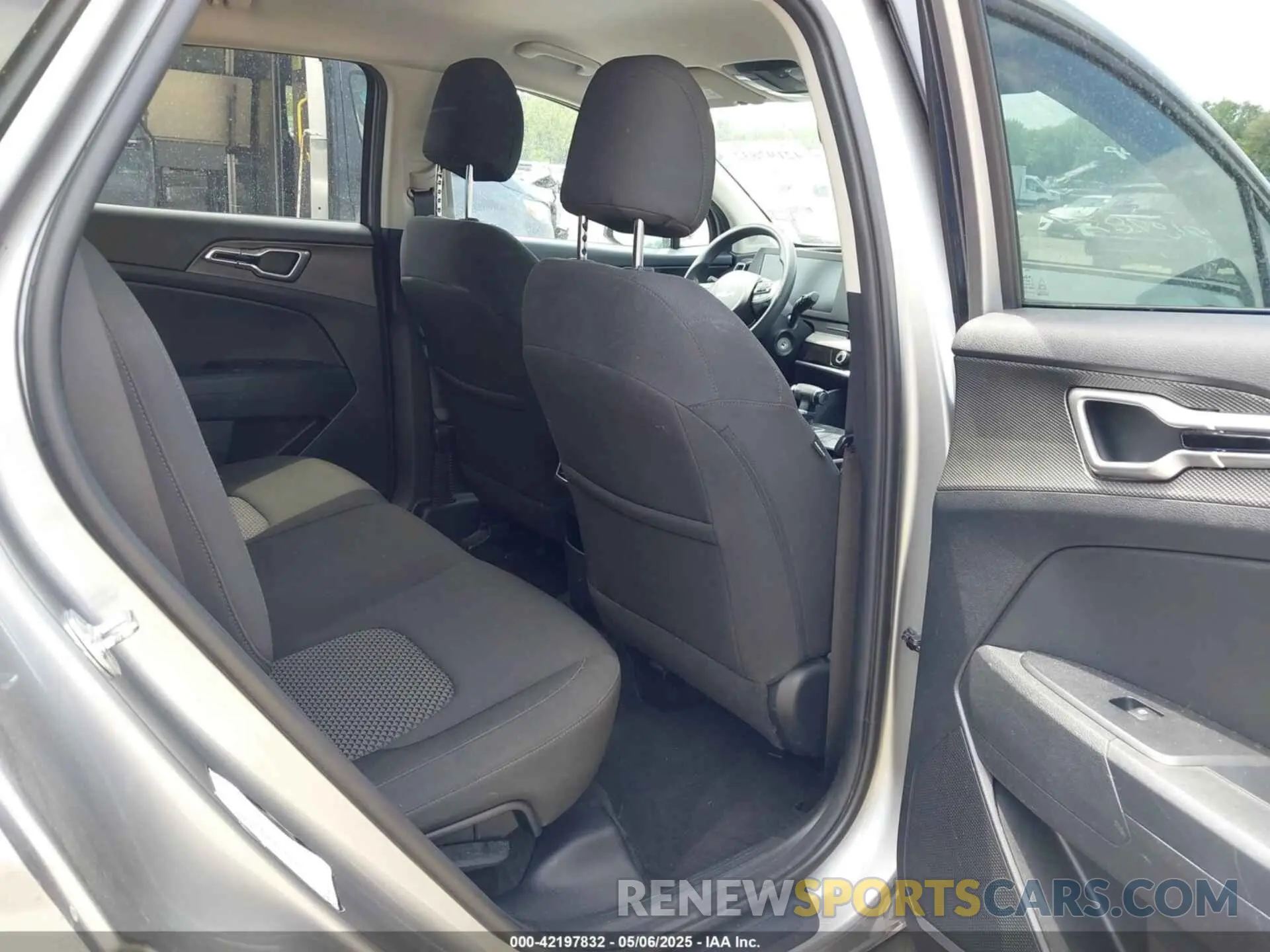 8 Photograph of a damaged car KNDPU3AF9P7079337 KIA SPORTAGE 2023
