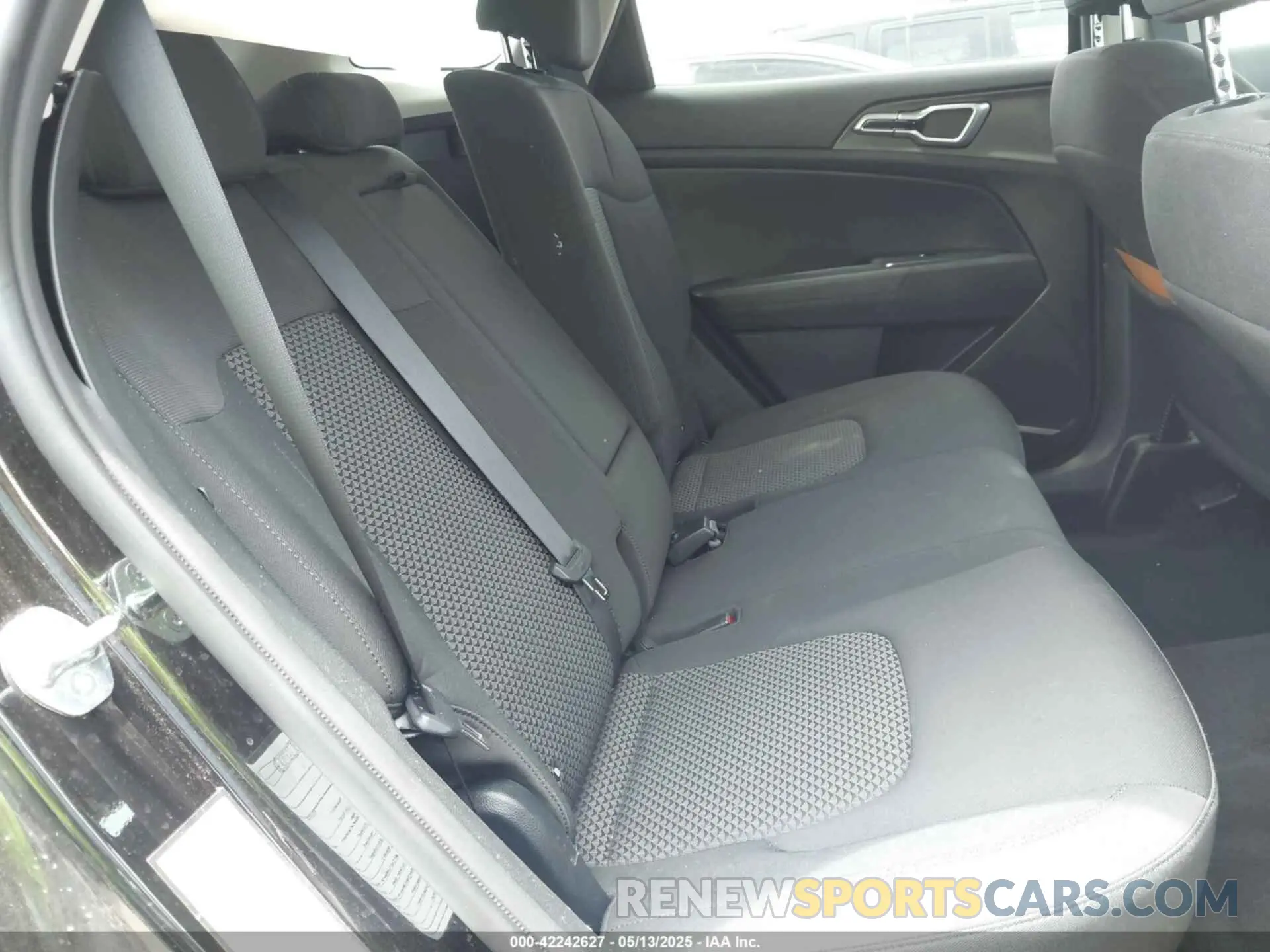 8 Фотография поврежденного автомобиля KNDPU3AF9P7135616 KIA SPORTAGE 2023